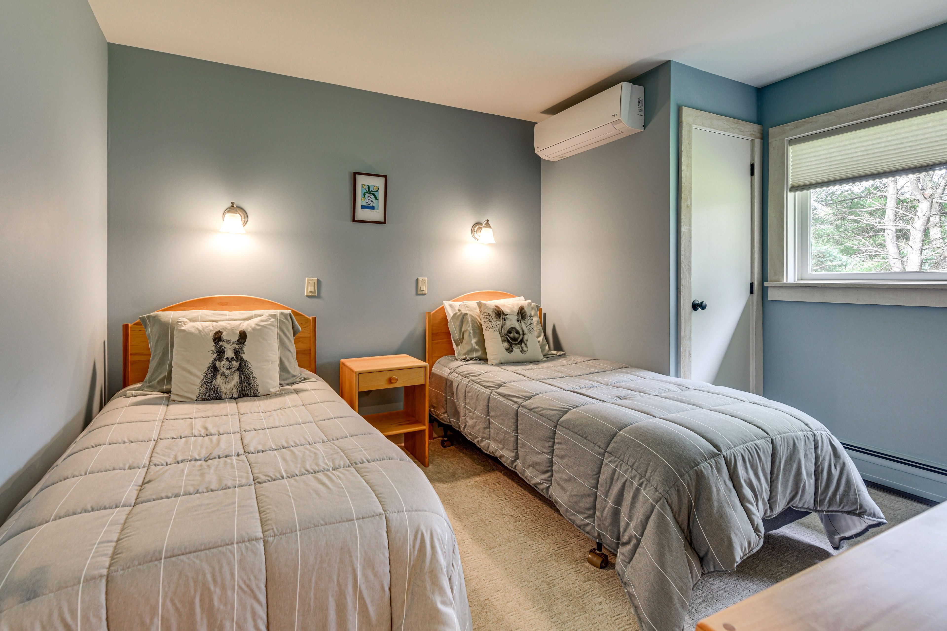 Bedroom 2 | 2 Twin Beds | 2nd Floor