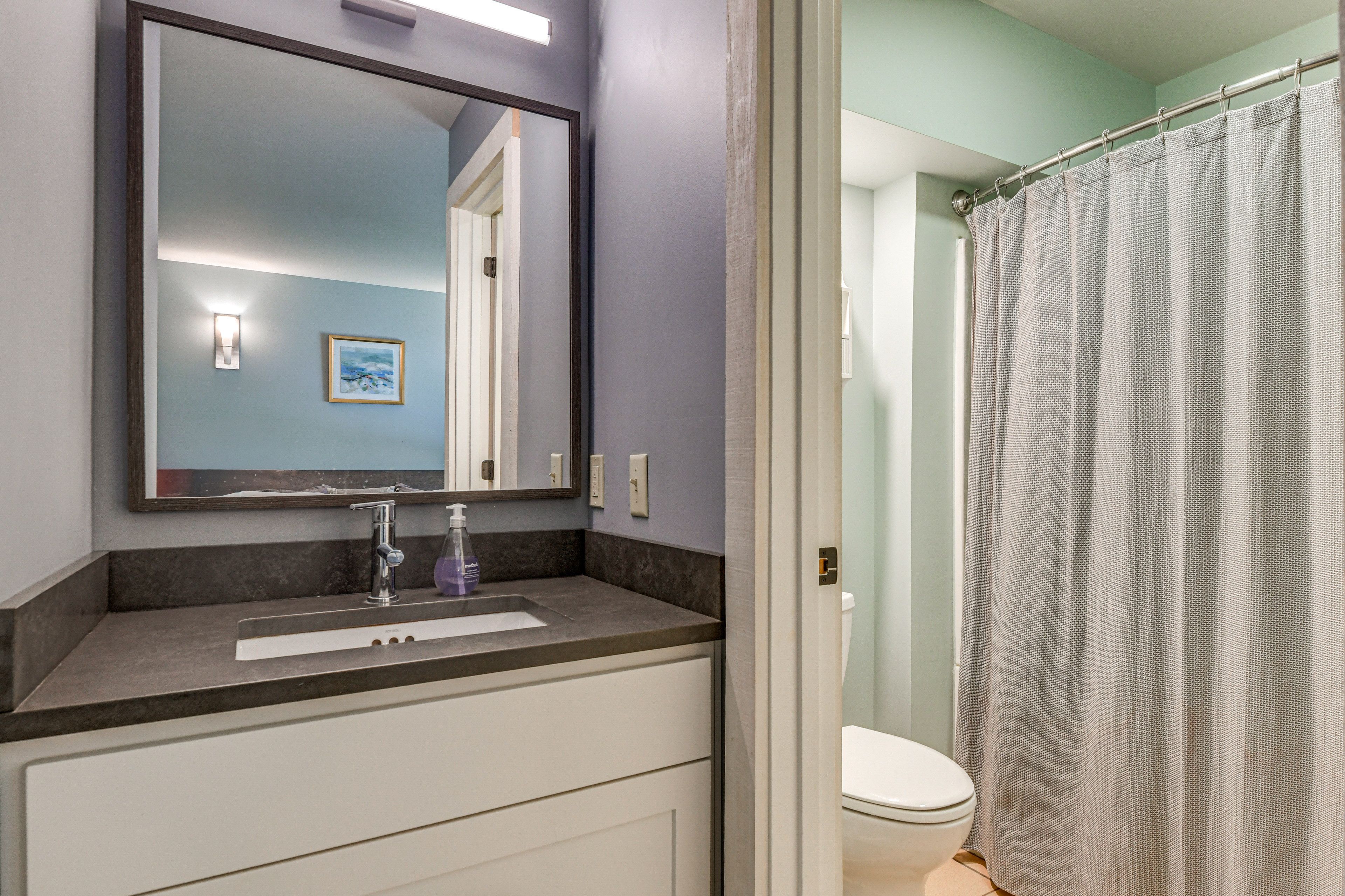 Full Bathroom | 2nd Floor