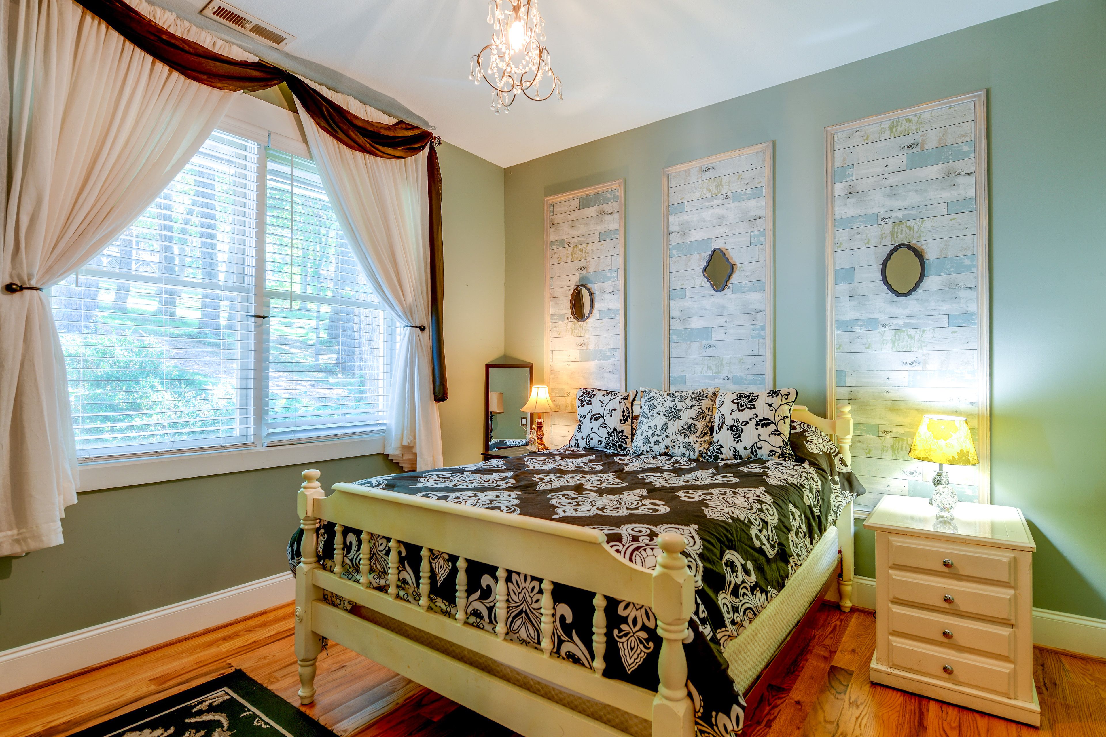 Bedroom 3 | Queen Bed