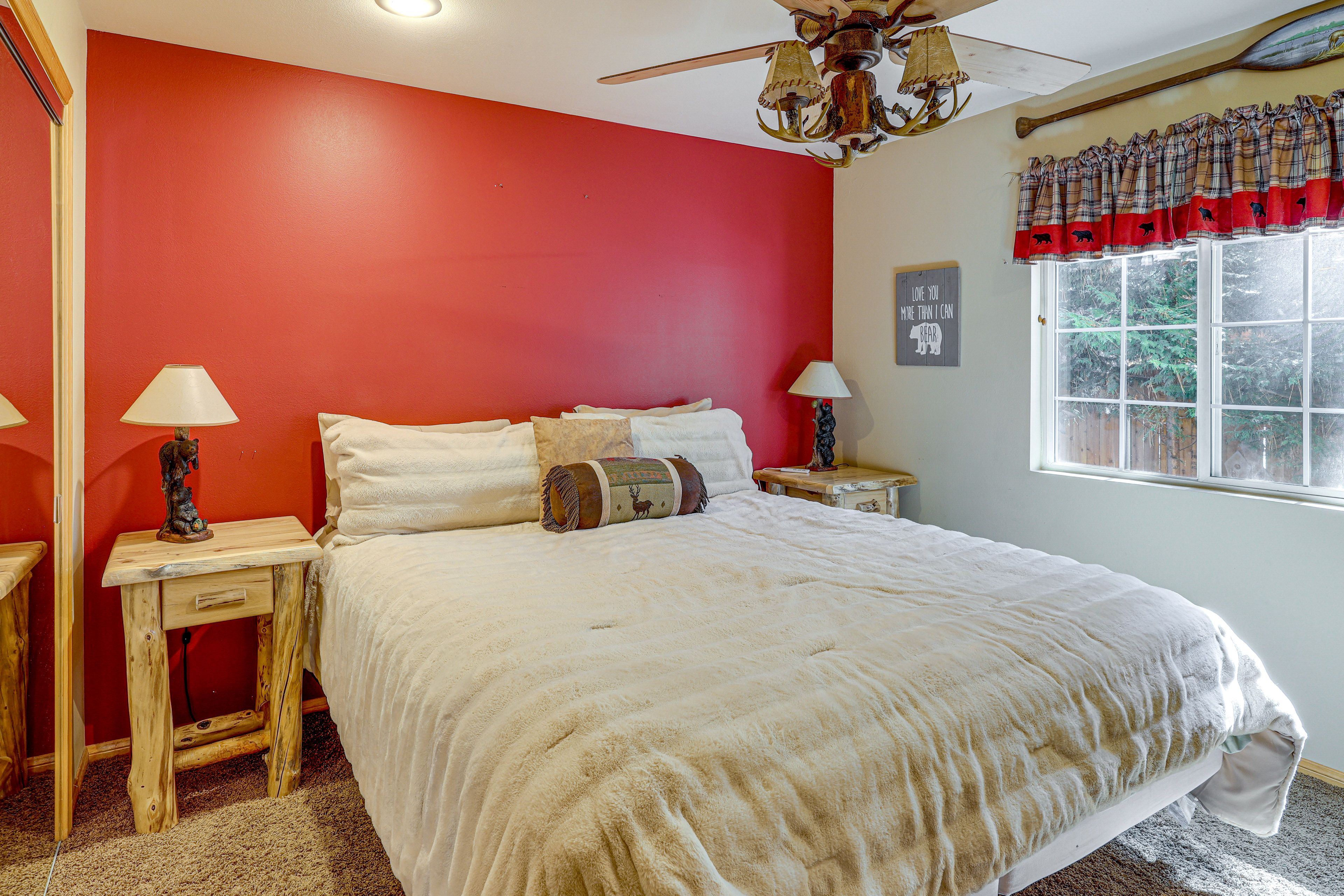 Bedroom | California King Bed | Smart TV | 1st Floor