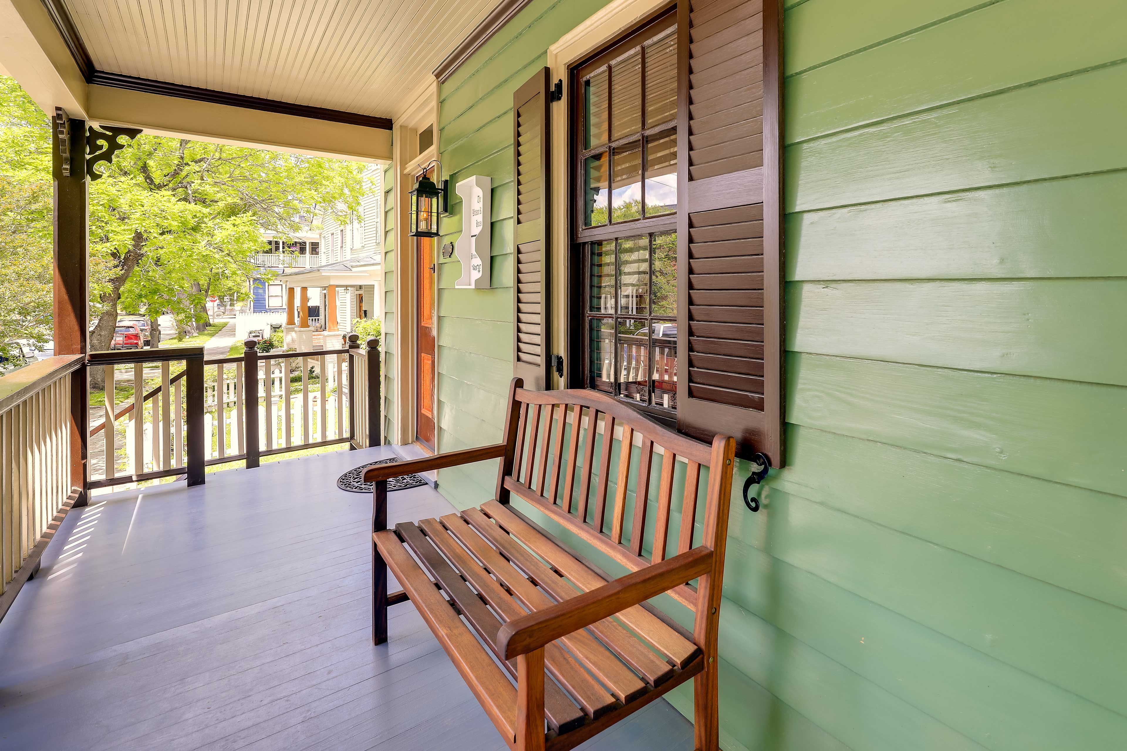Unit B Exterior | Front Porch