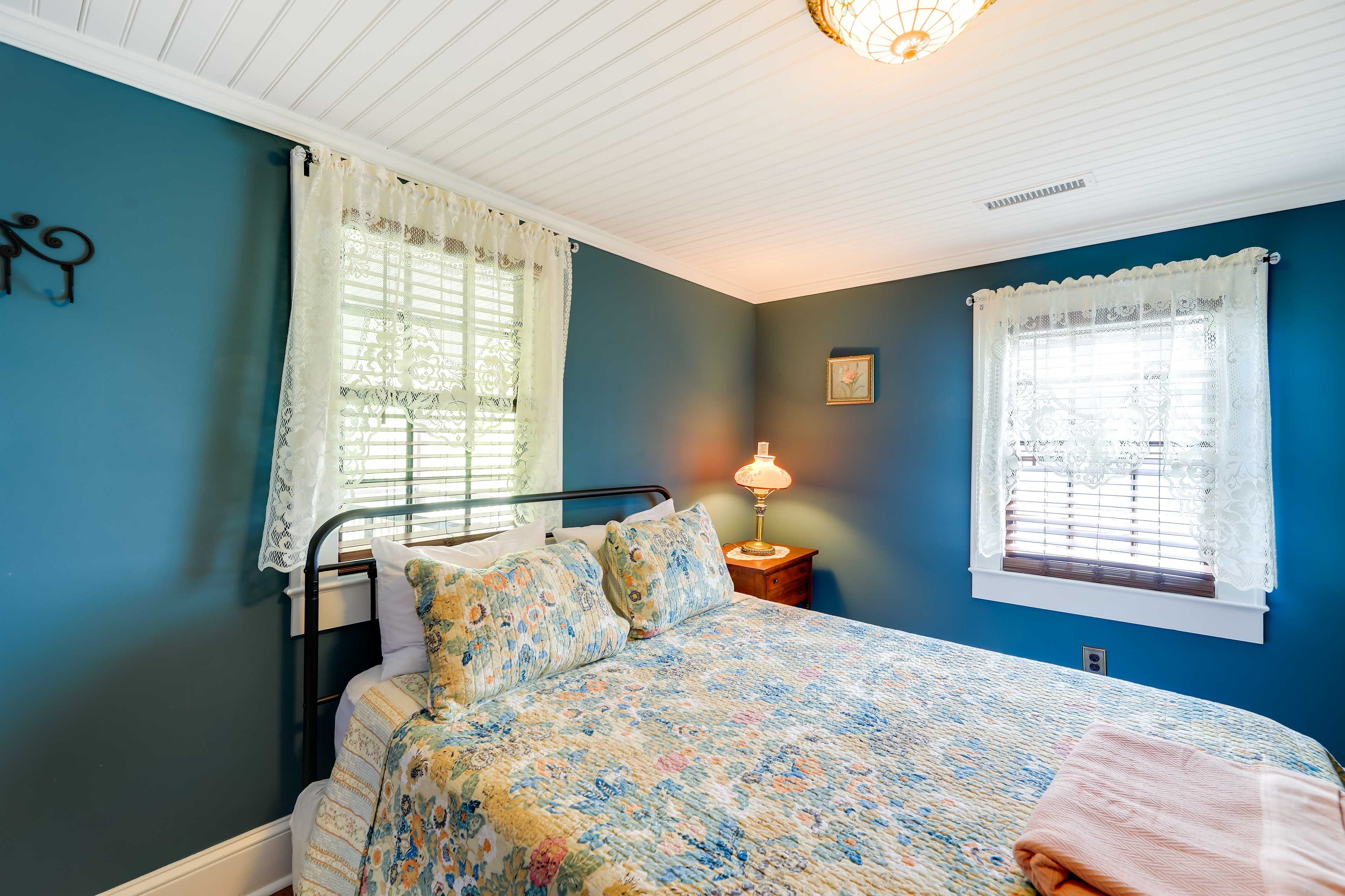 Bedroom 2 | Queen Bed