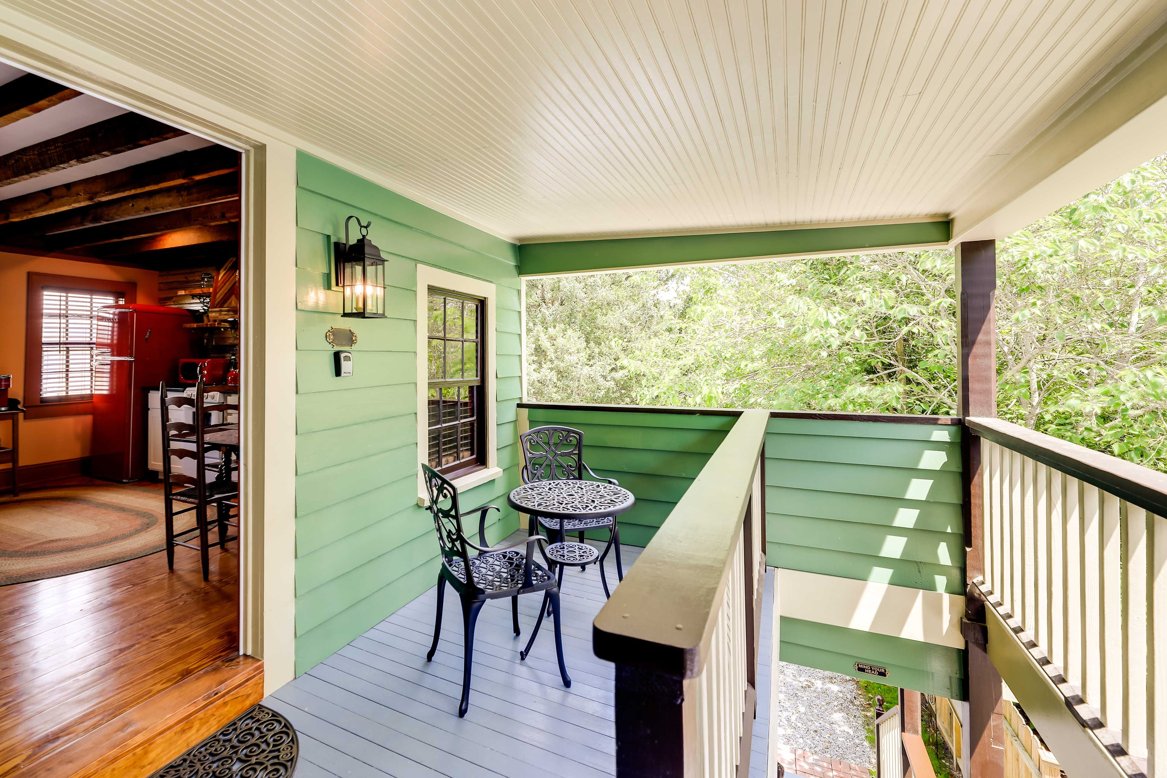 Unit A Exterior | Front Porch