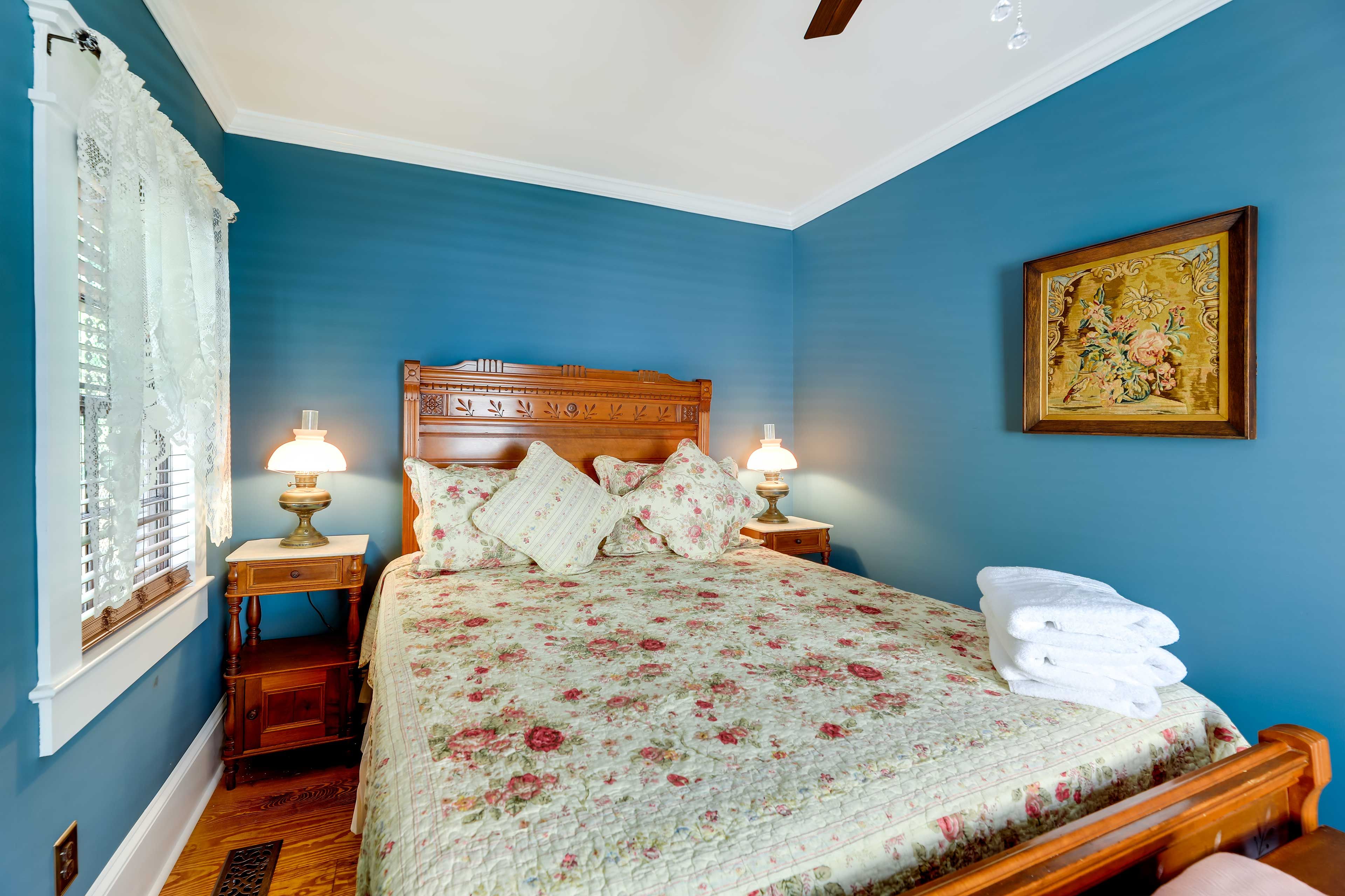 Bedroom 3 | Queen Bed