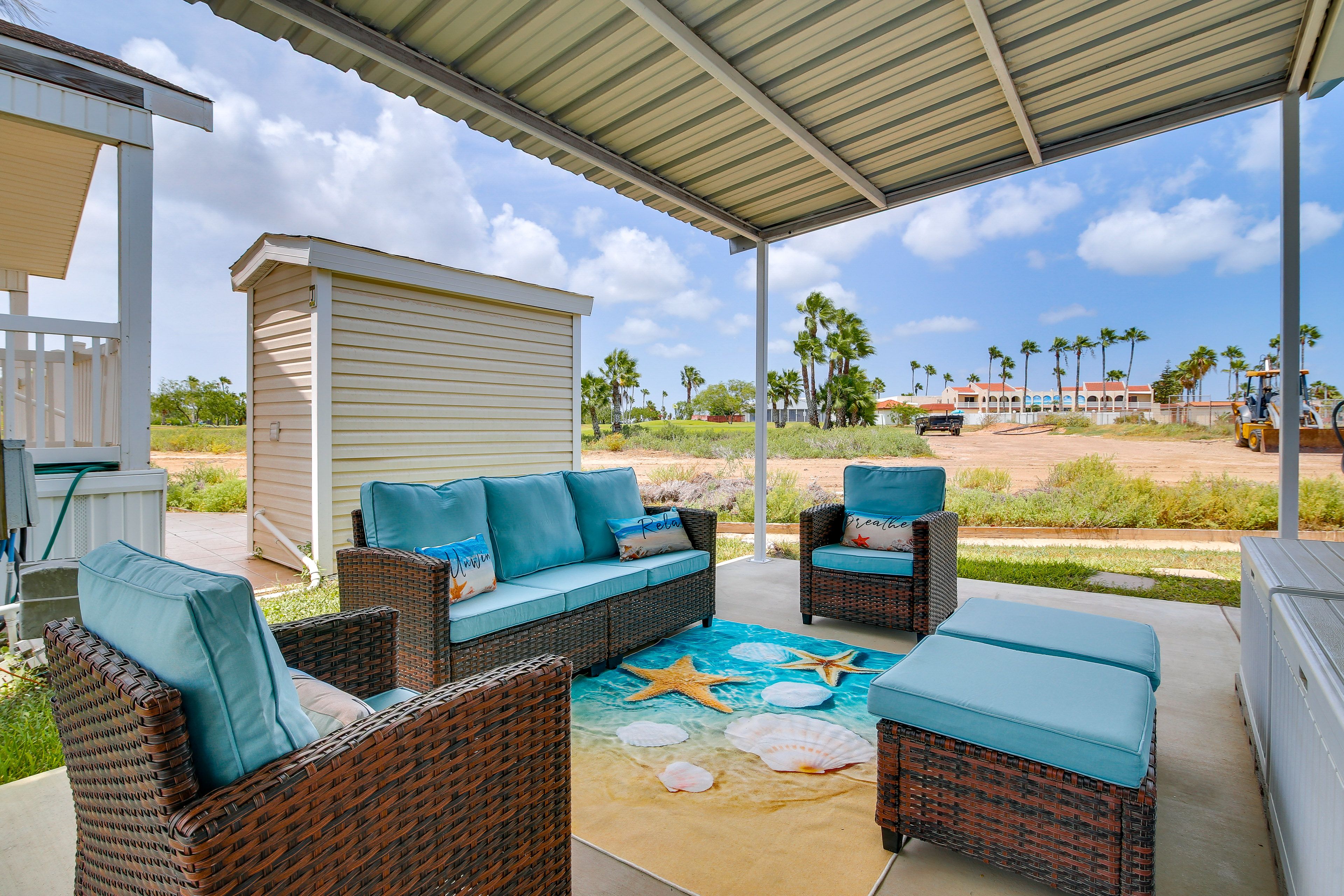 Covered Patio | Outdoor Seating
