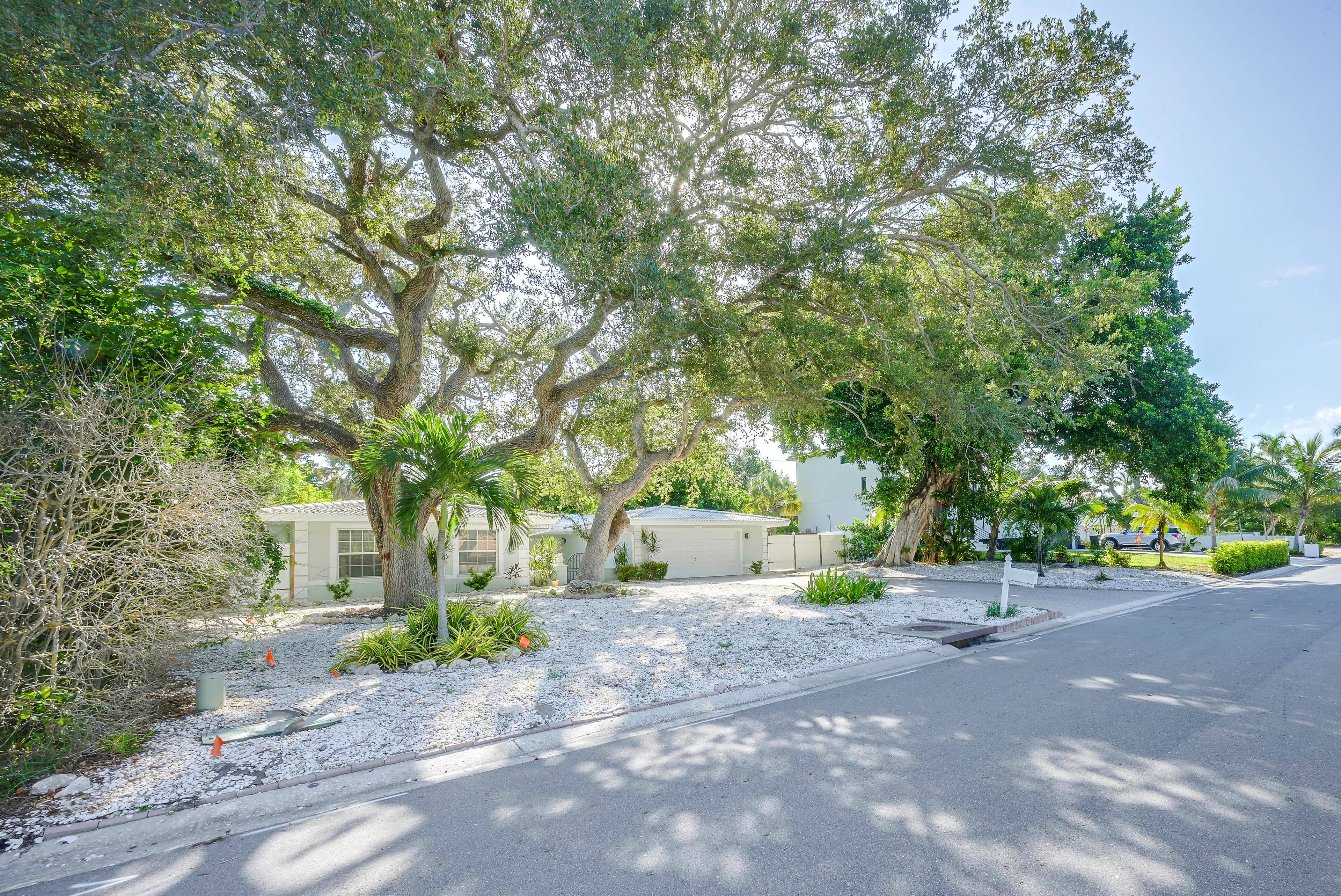 Driveway Parking | 6 Vehicles