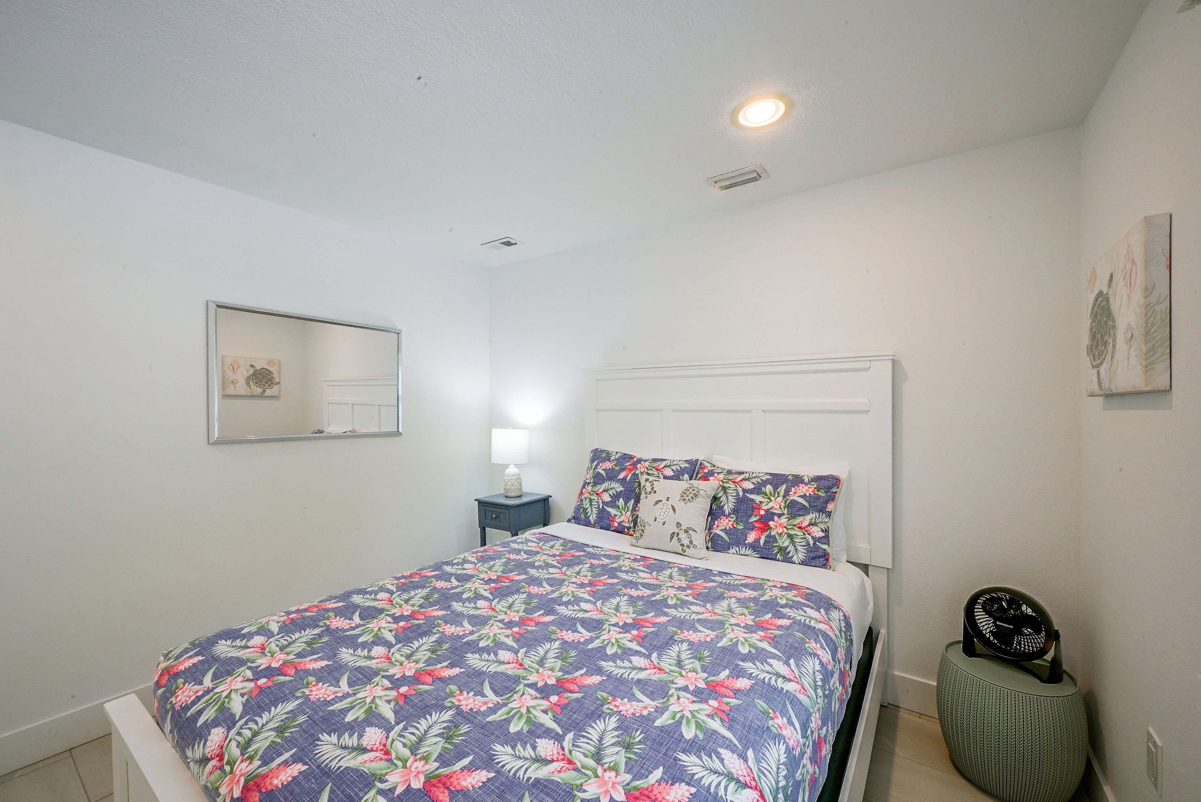Bedroom 3 | Queen Bed