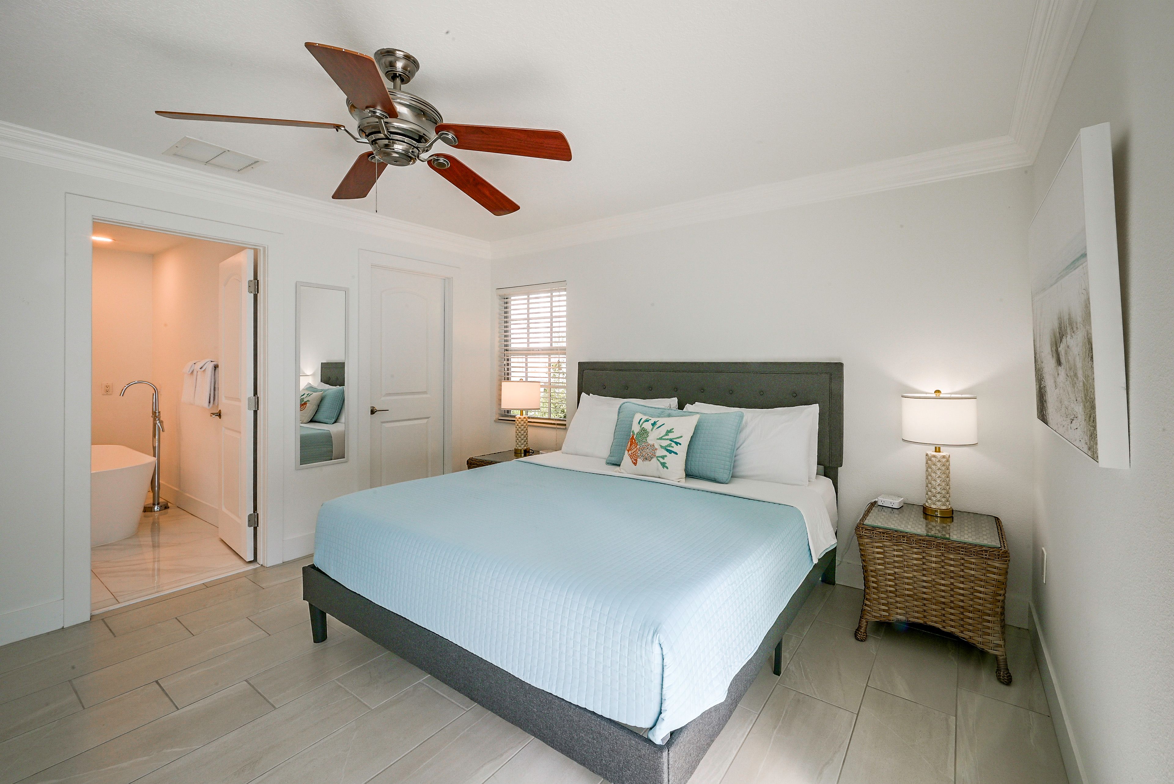 Bedroom 1 | King Bed