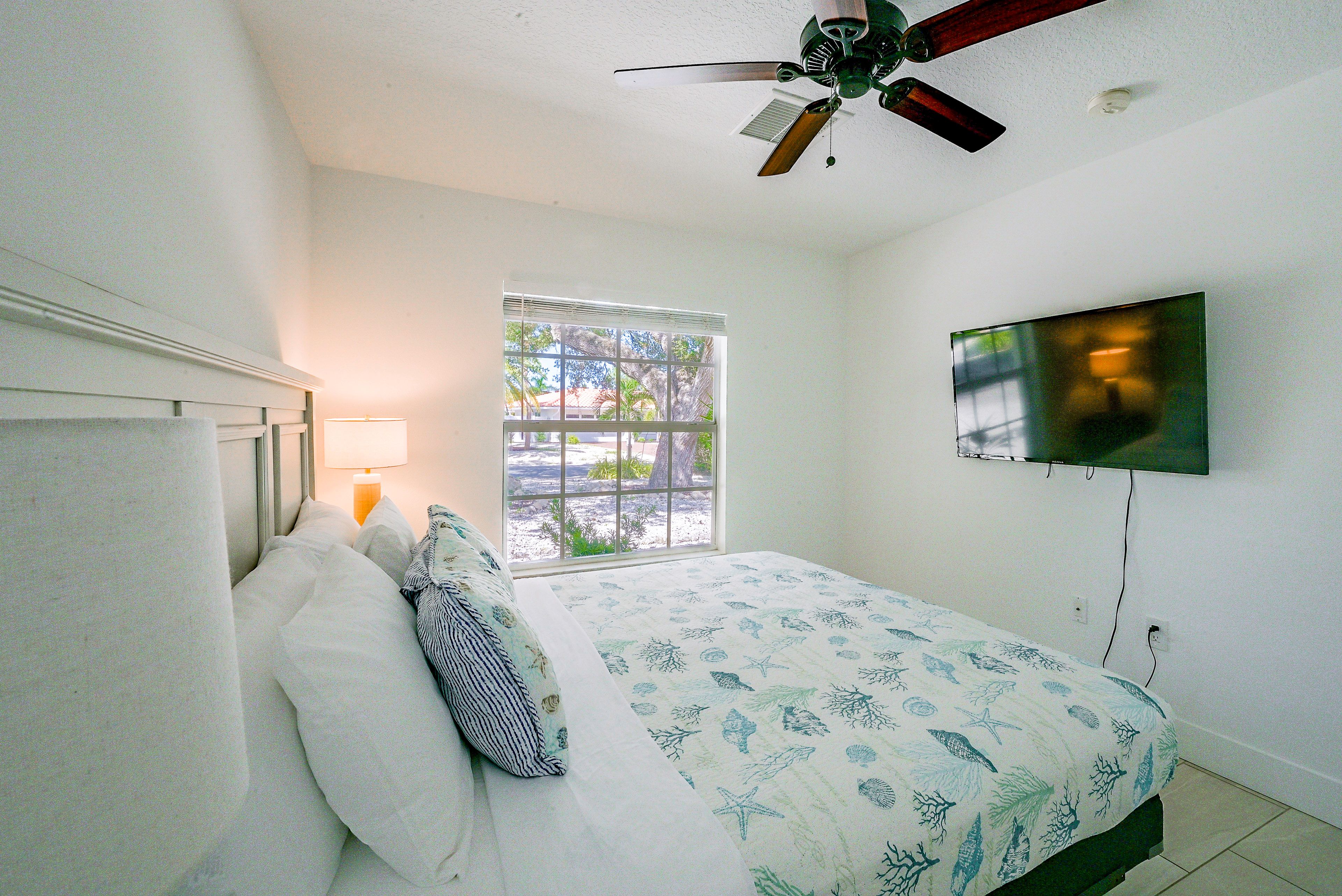 Bedroom 2 | King Bed