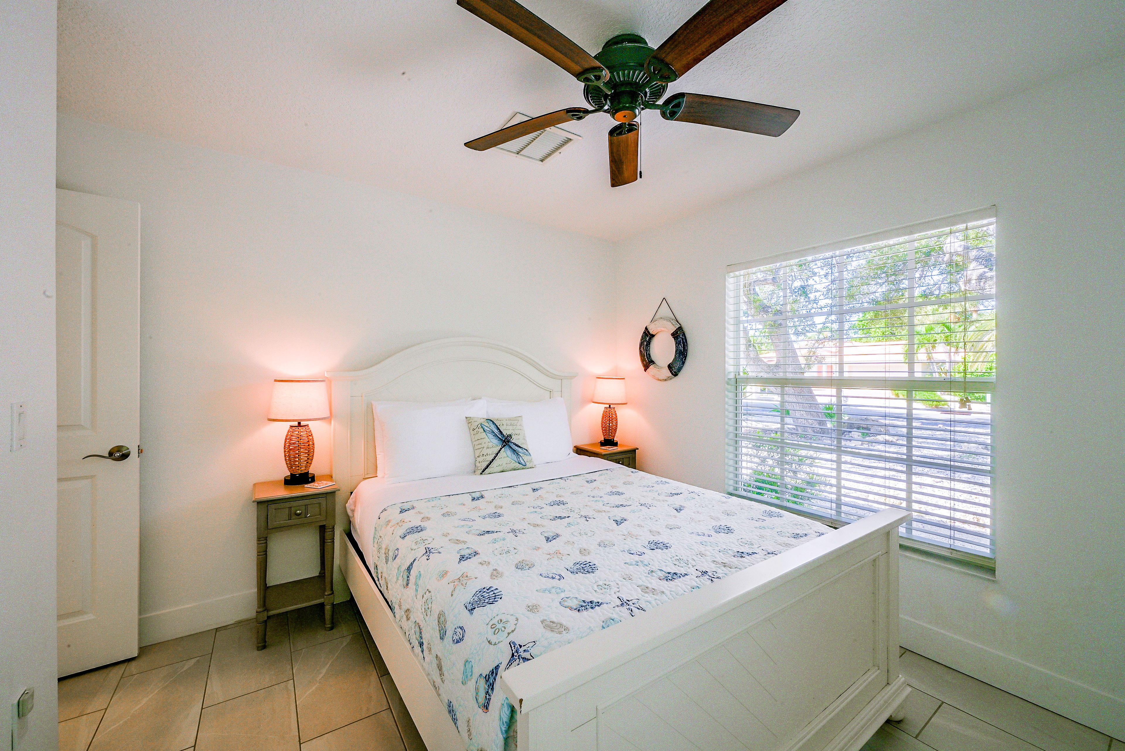 Bedroom 4 | Queen Bed
