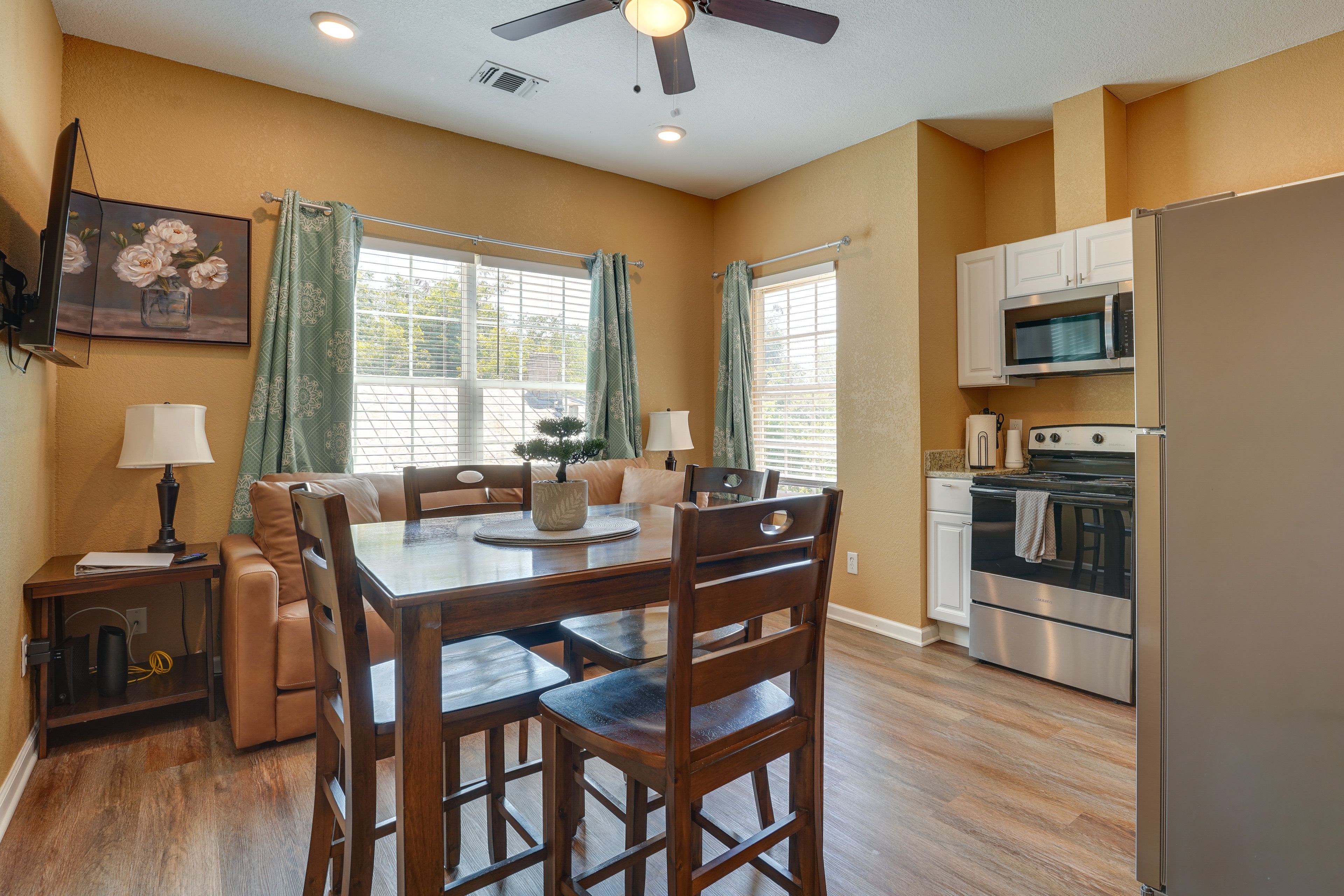 Interior | Open Floor Plan | Free WiFi