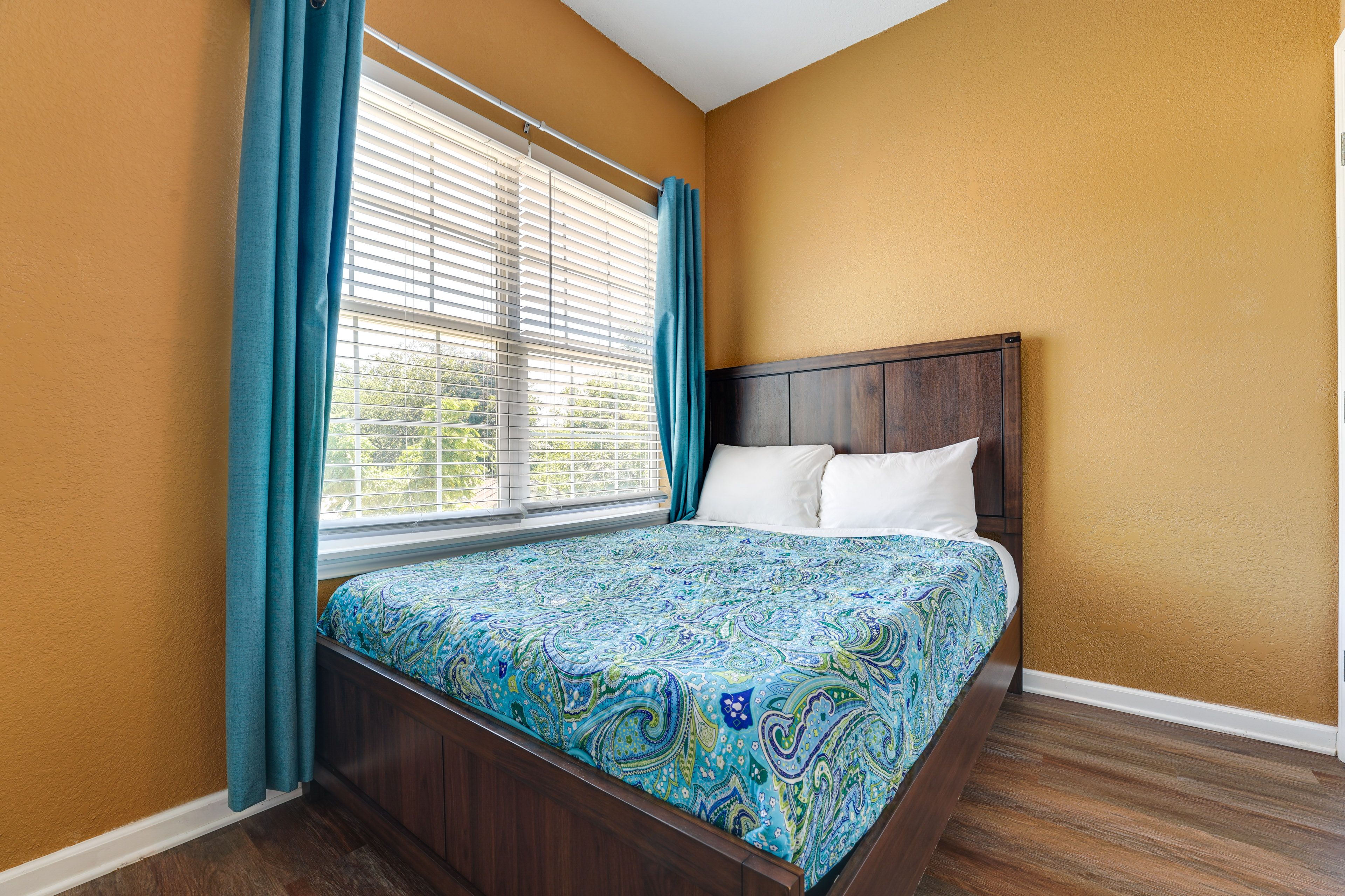 Bedroom | Full Bed