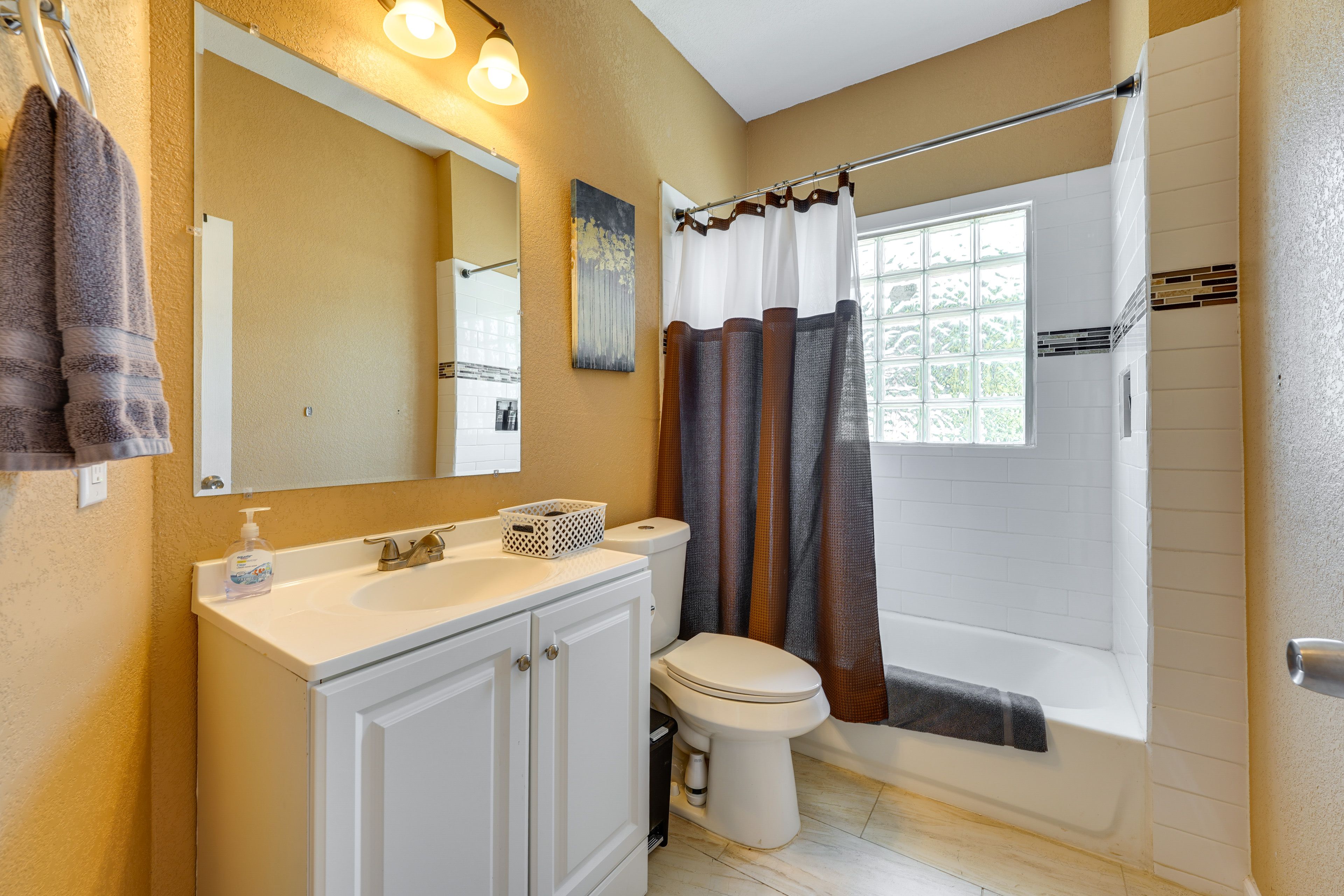 Full Bathroom | Towels & Linens Provided