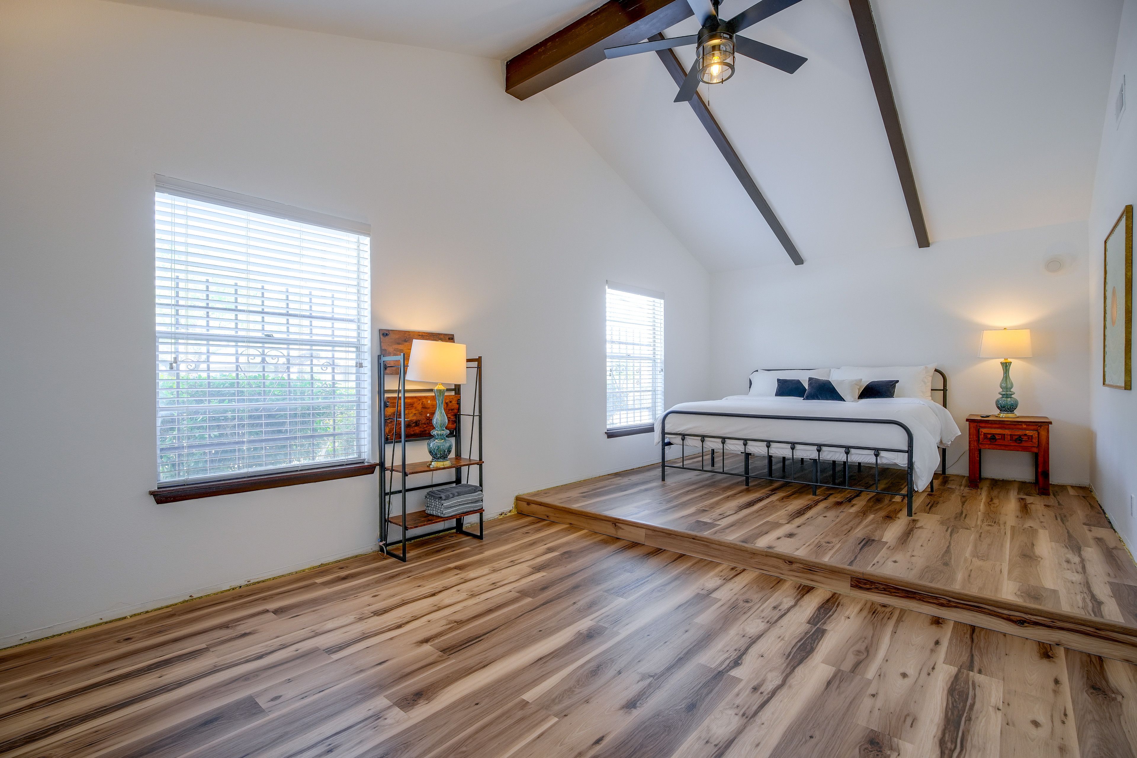 Bedroom 1 | King Bed
