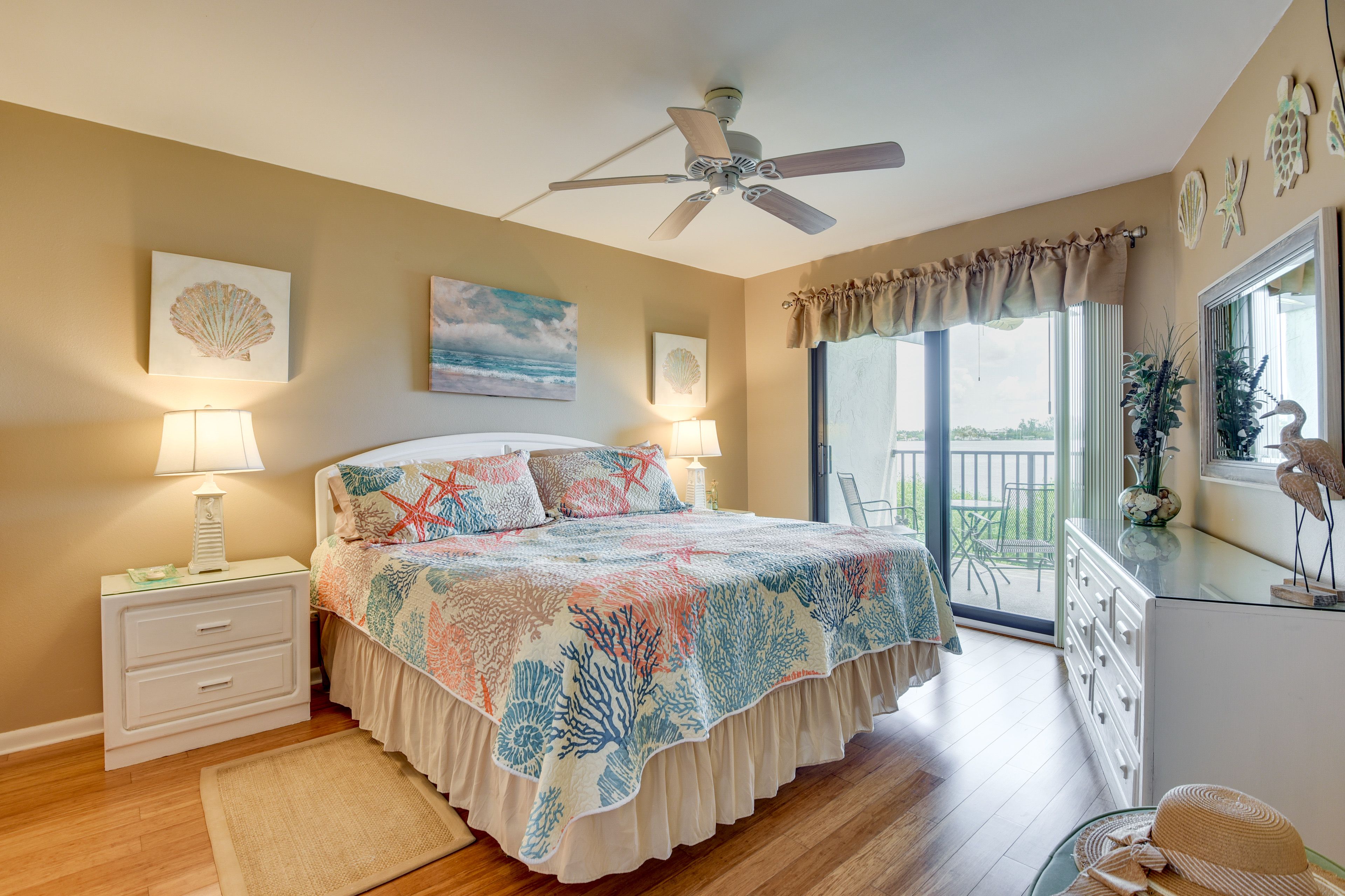 Bedroom 1 | King Bed