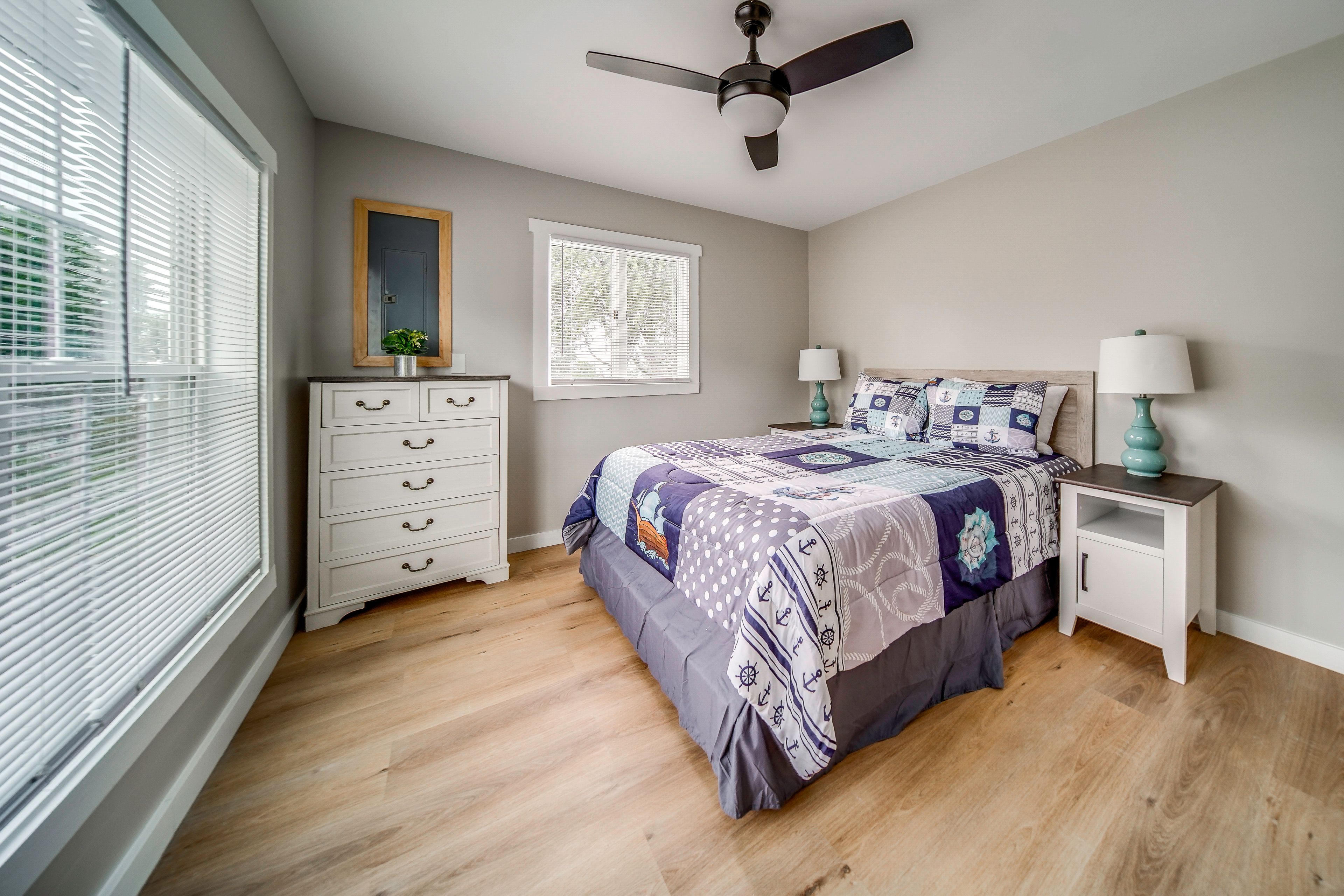 Bedroom 1 | Queen Bed