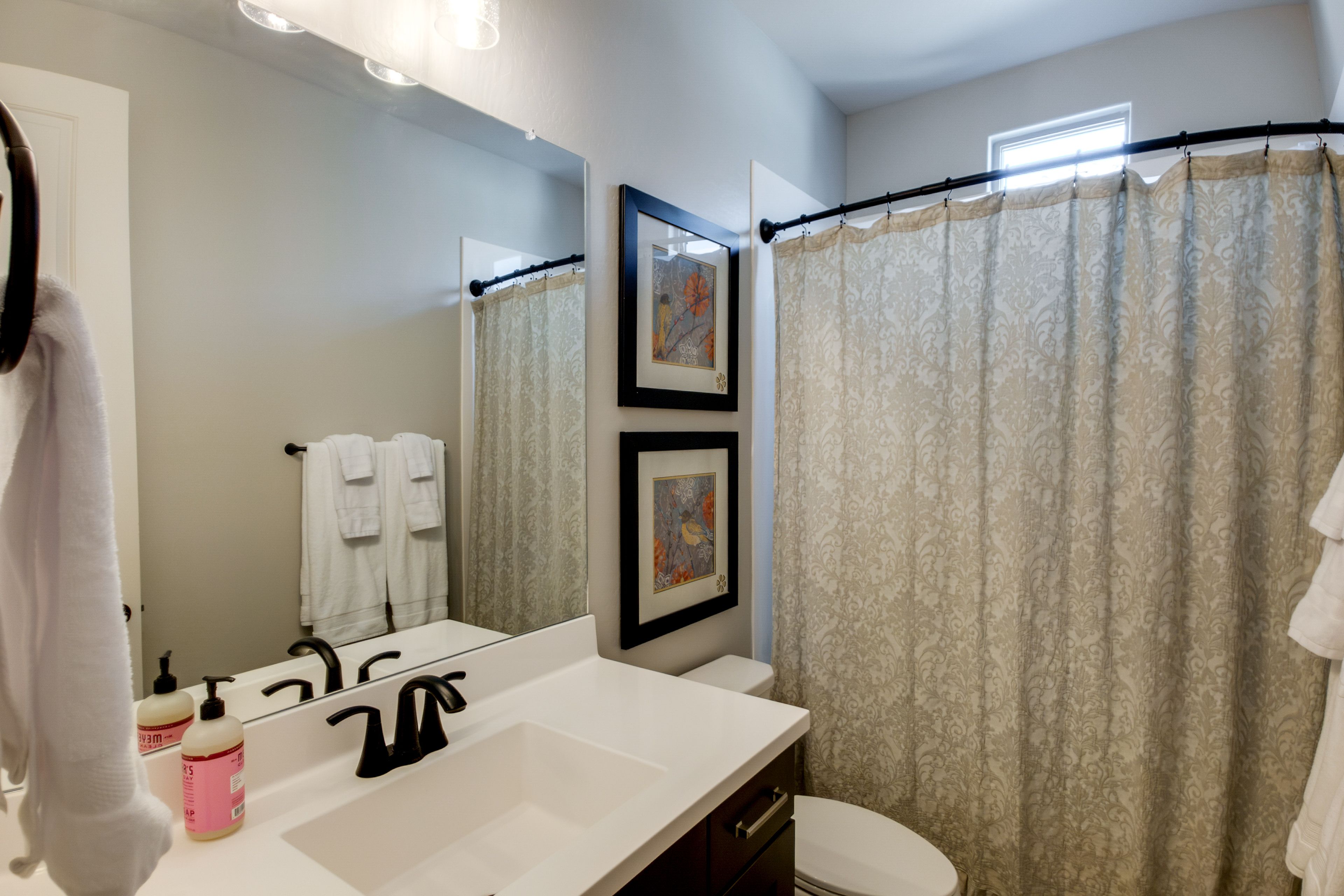 Bathroom | 2nd Floor