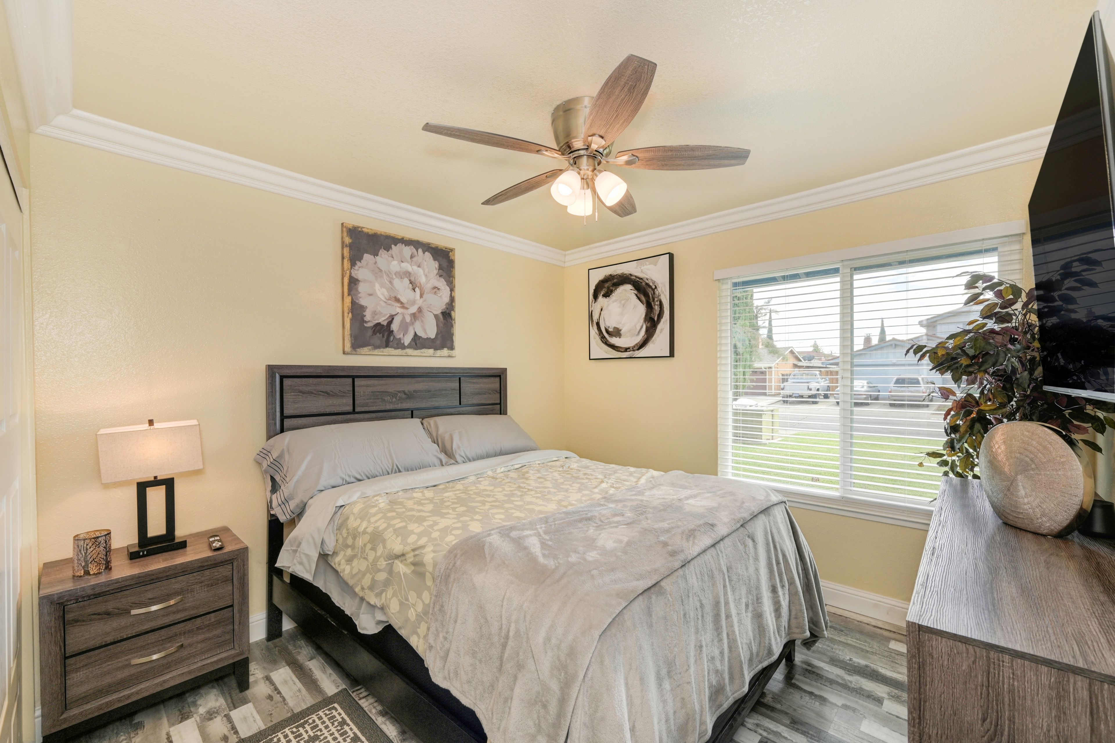 Bedroom 2 | Queen Bed