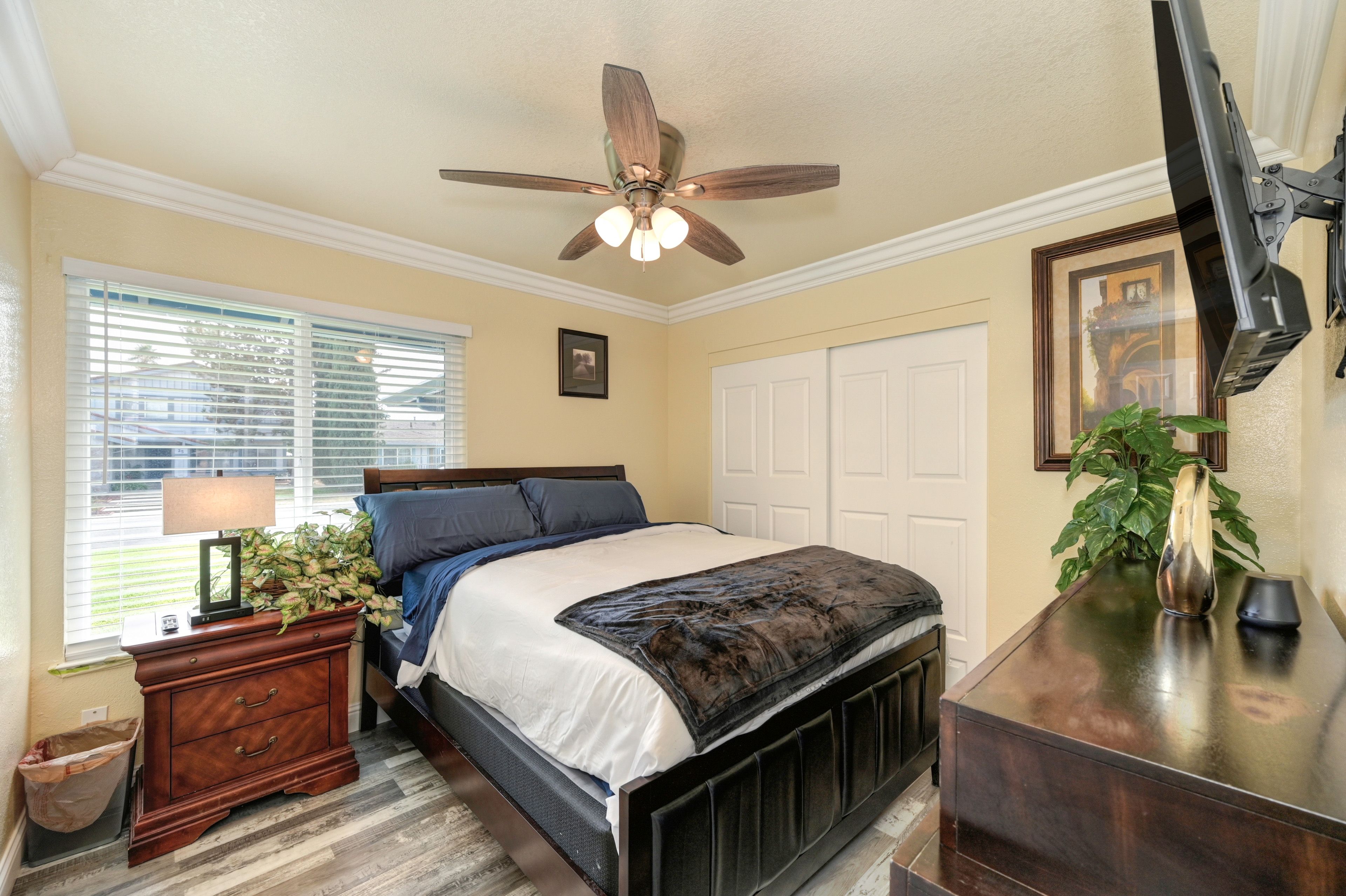 Bedroom 3 | Queen Bed
