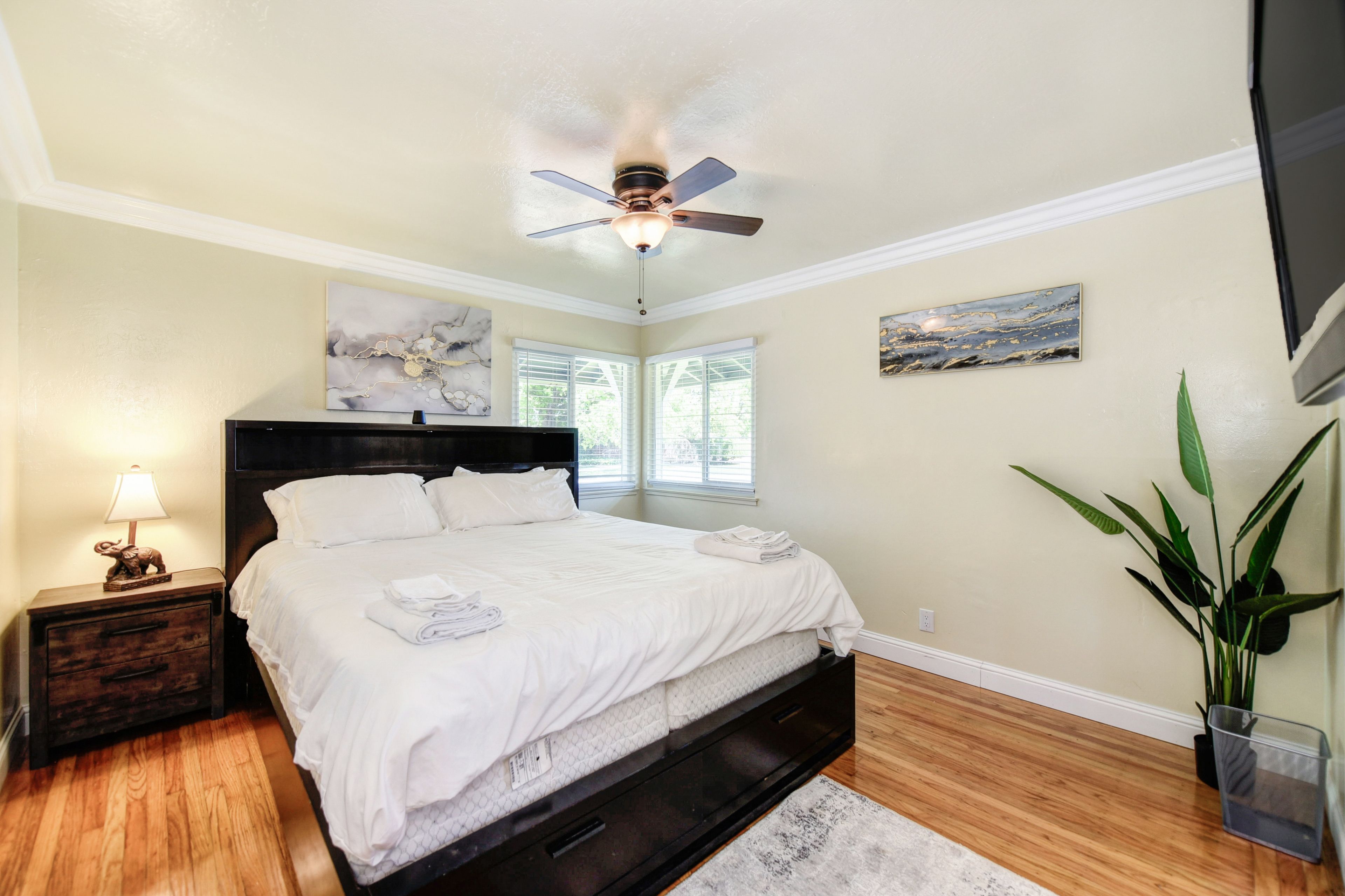 Bedroom 1 | King Bed