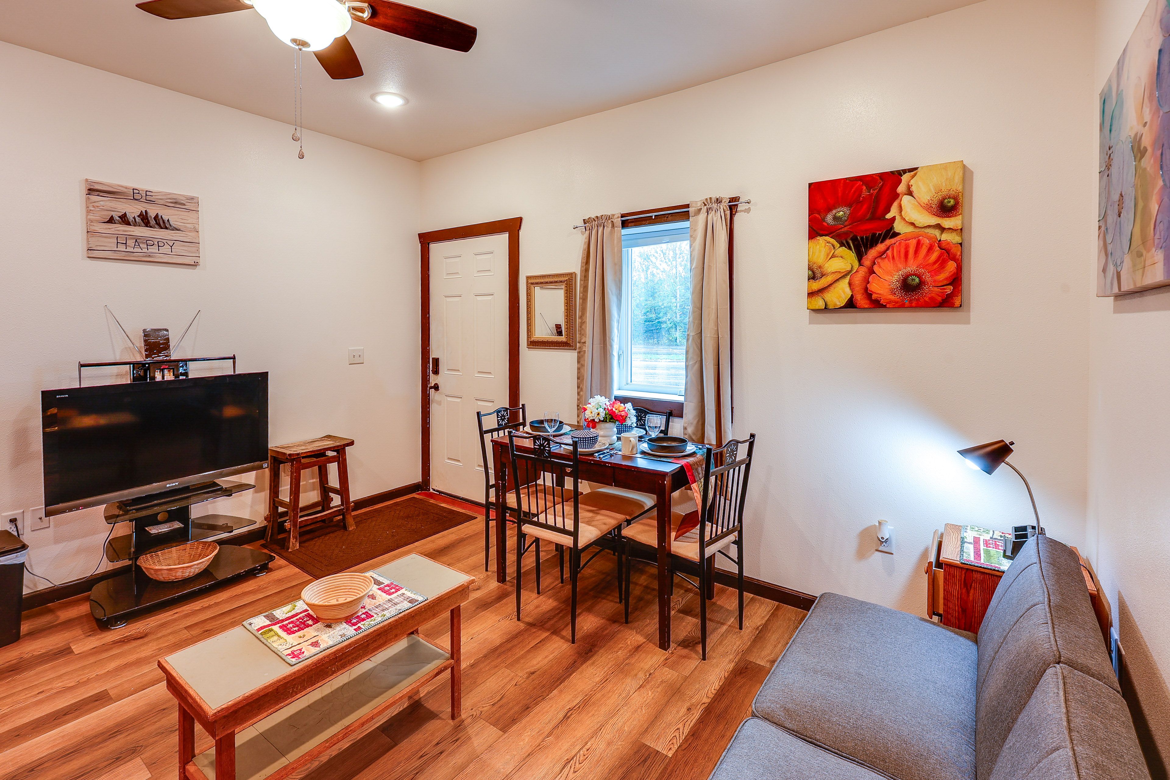 Living Room | Smart TV | Dining Table