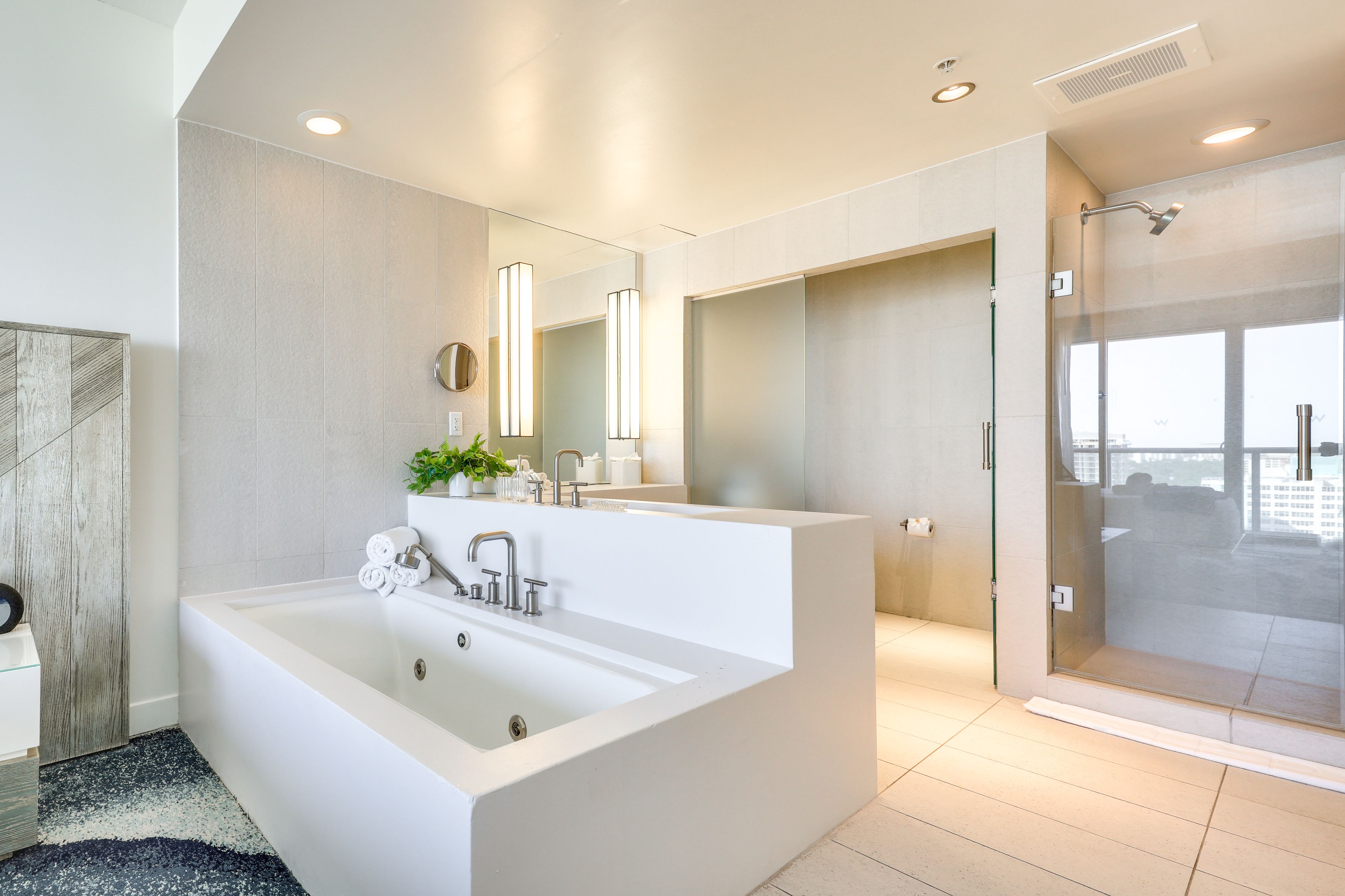 UNIT 1 | En-Suite Bathroom | Jetted Tub | Towels Provided