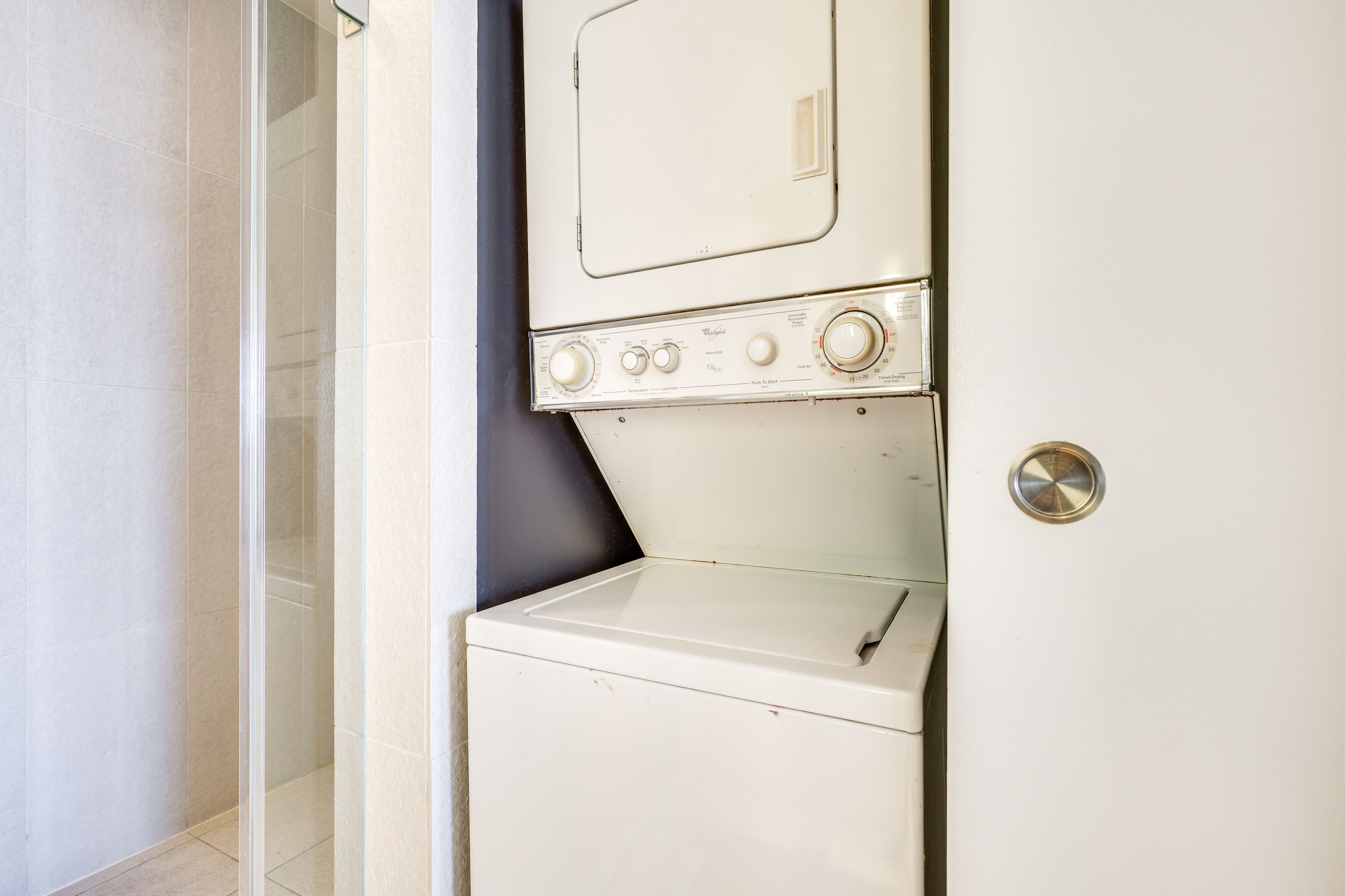 UNIT 2 | Laundry Closet | Washer & Dryer