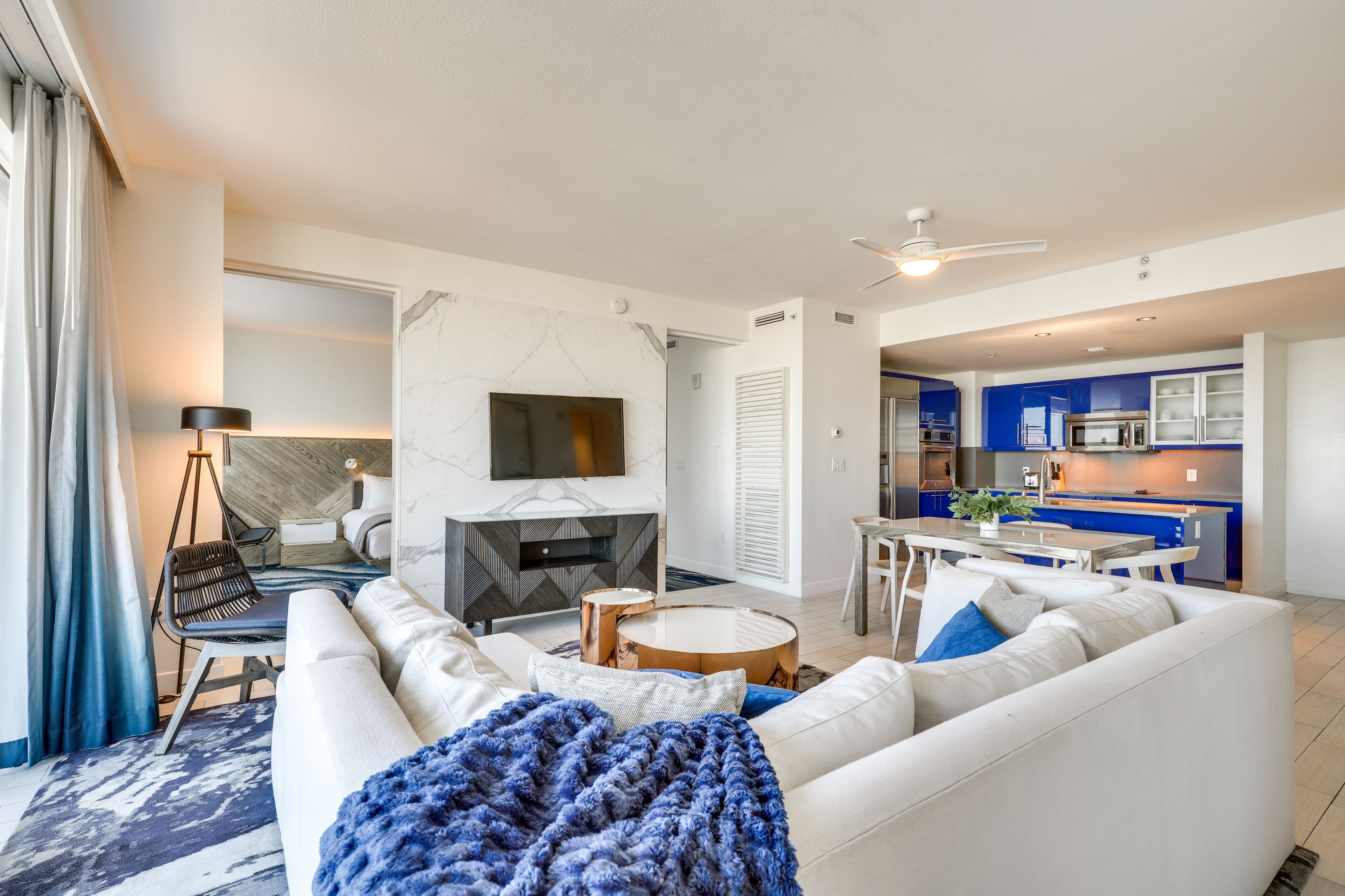 UNIT 3 | Living Room | Free WiFi | Central A/C & Heating