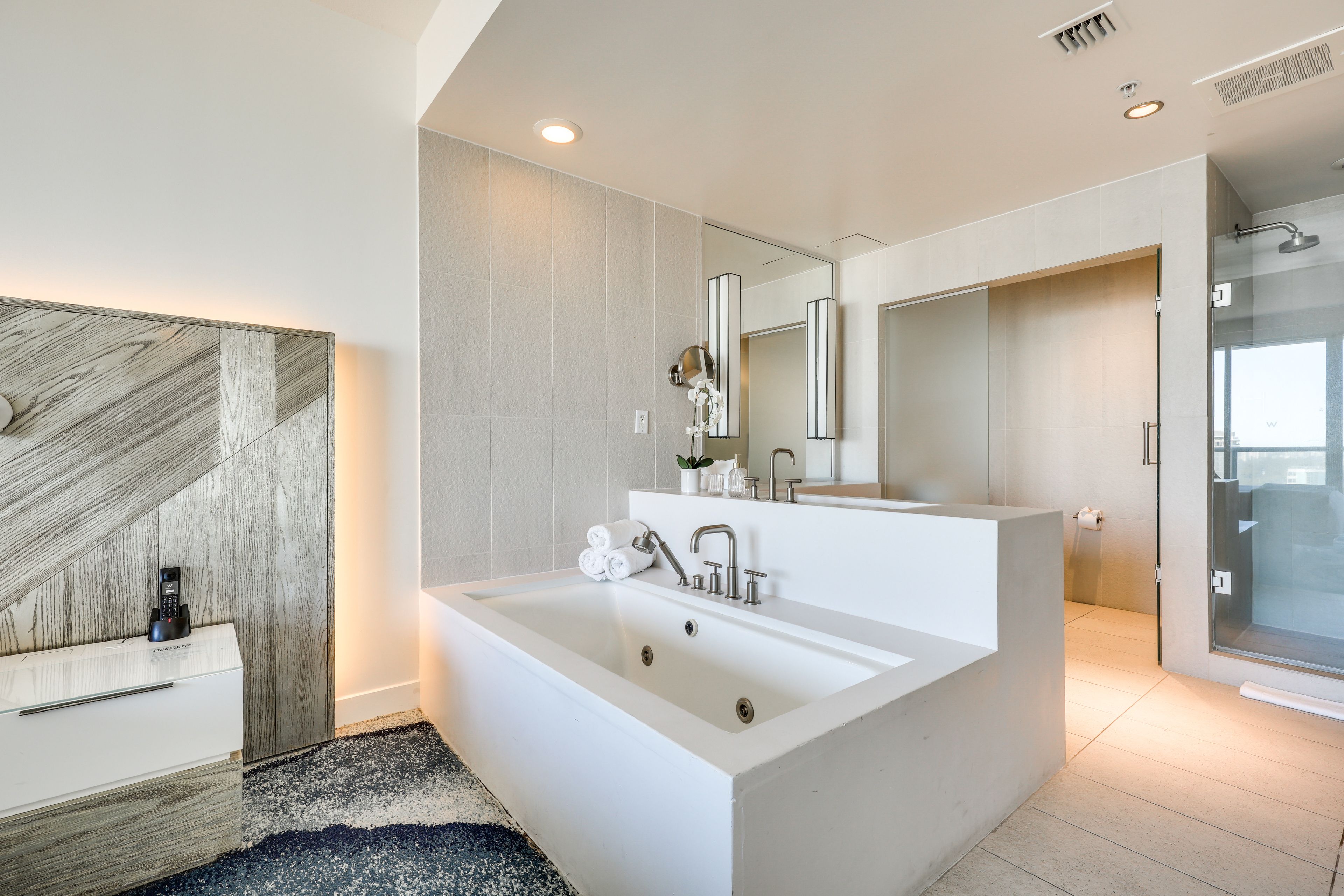 UNIT 3 | En-Suite Bathroom | Jetted Tub | Towels Provided