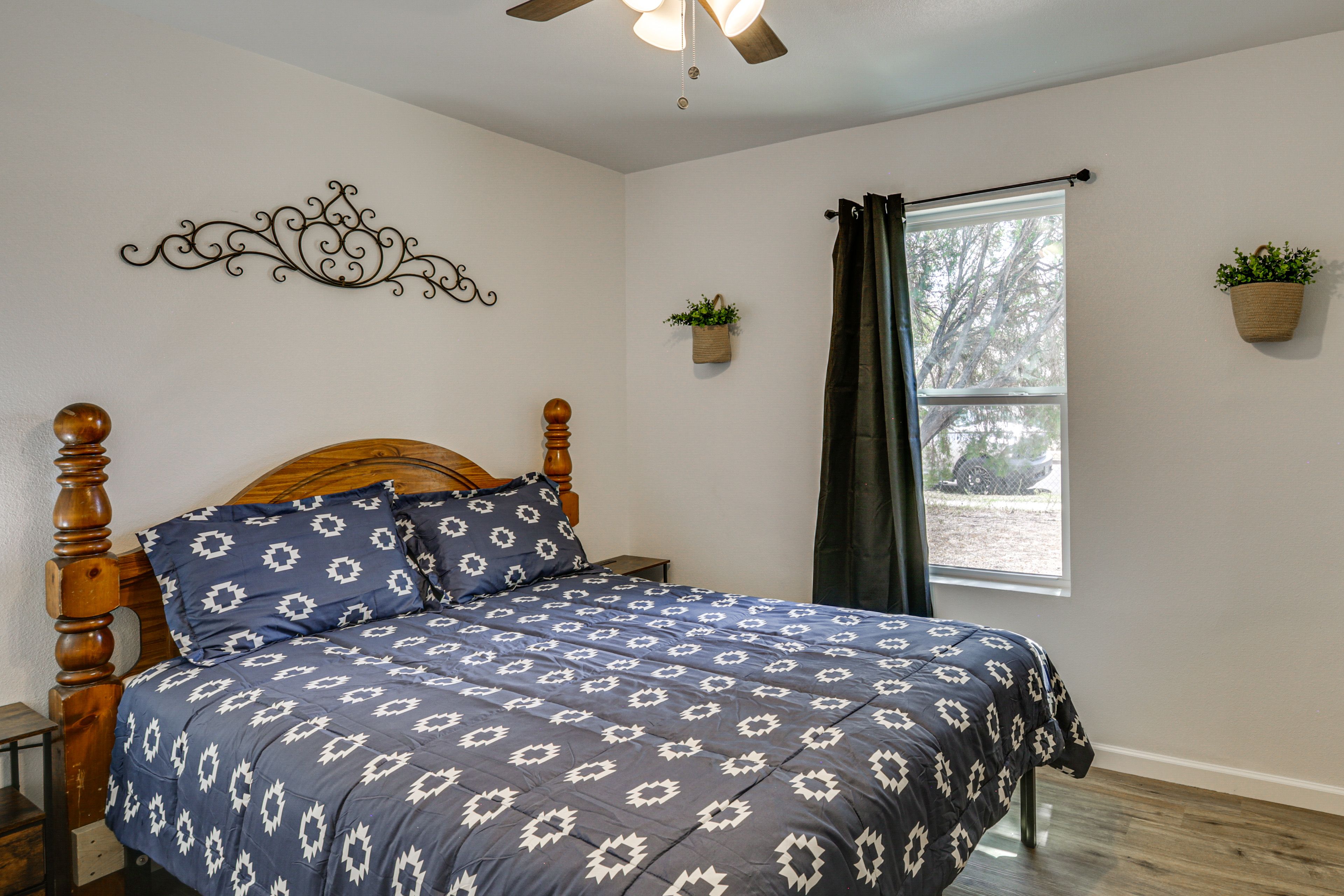 Bedroom 2 | Queen Bed