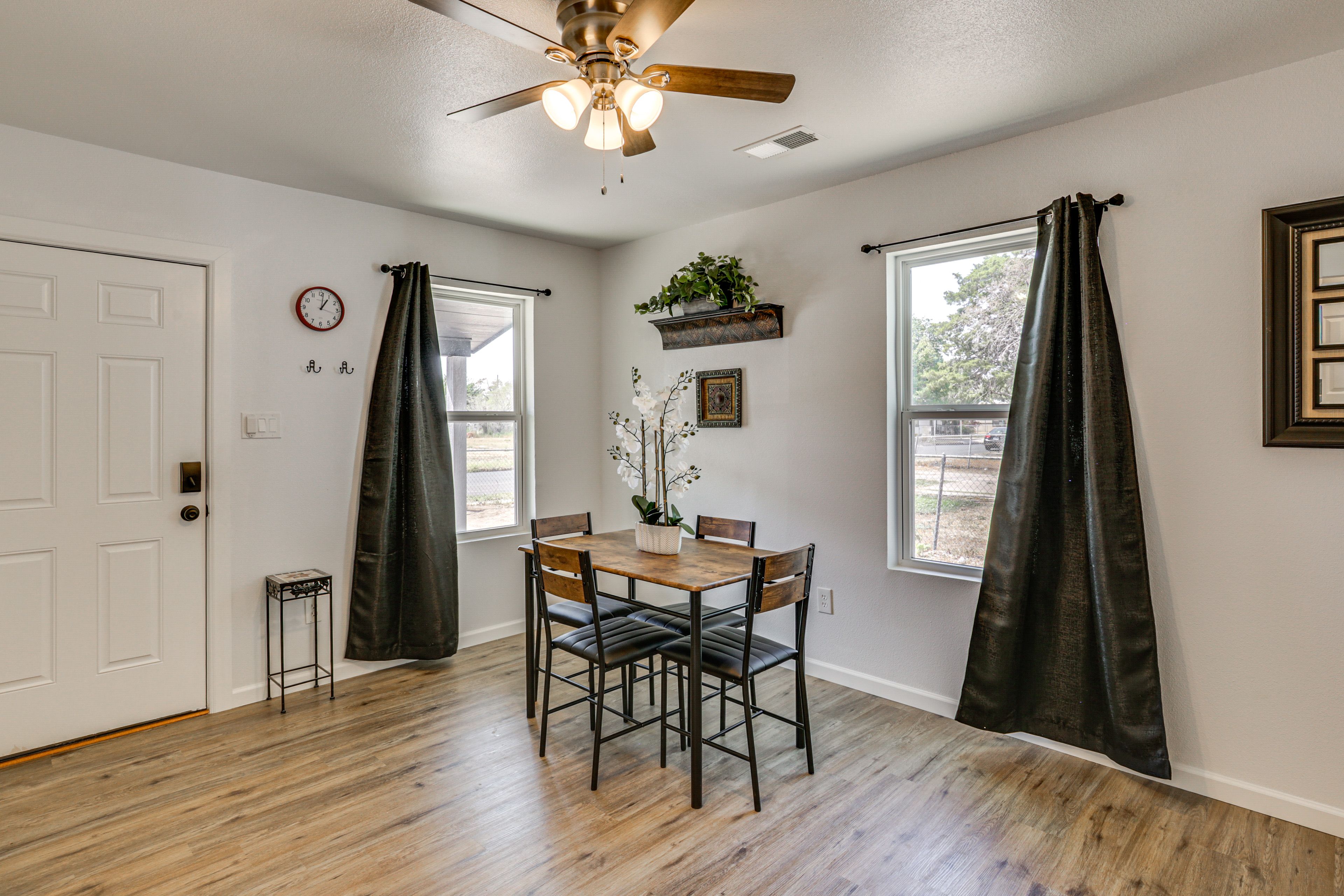 Dining Room | Dishware/Flatware