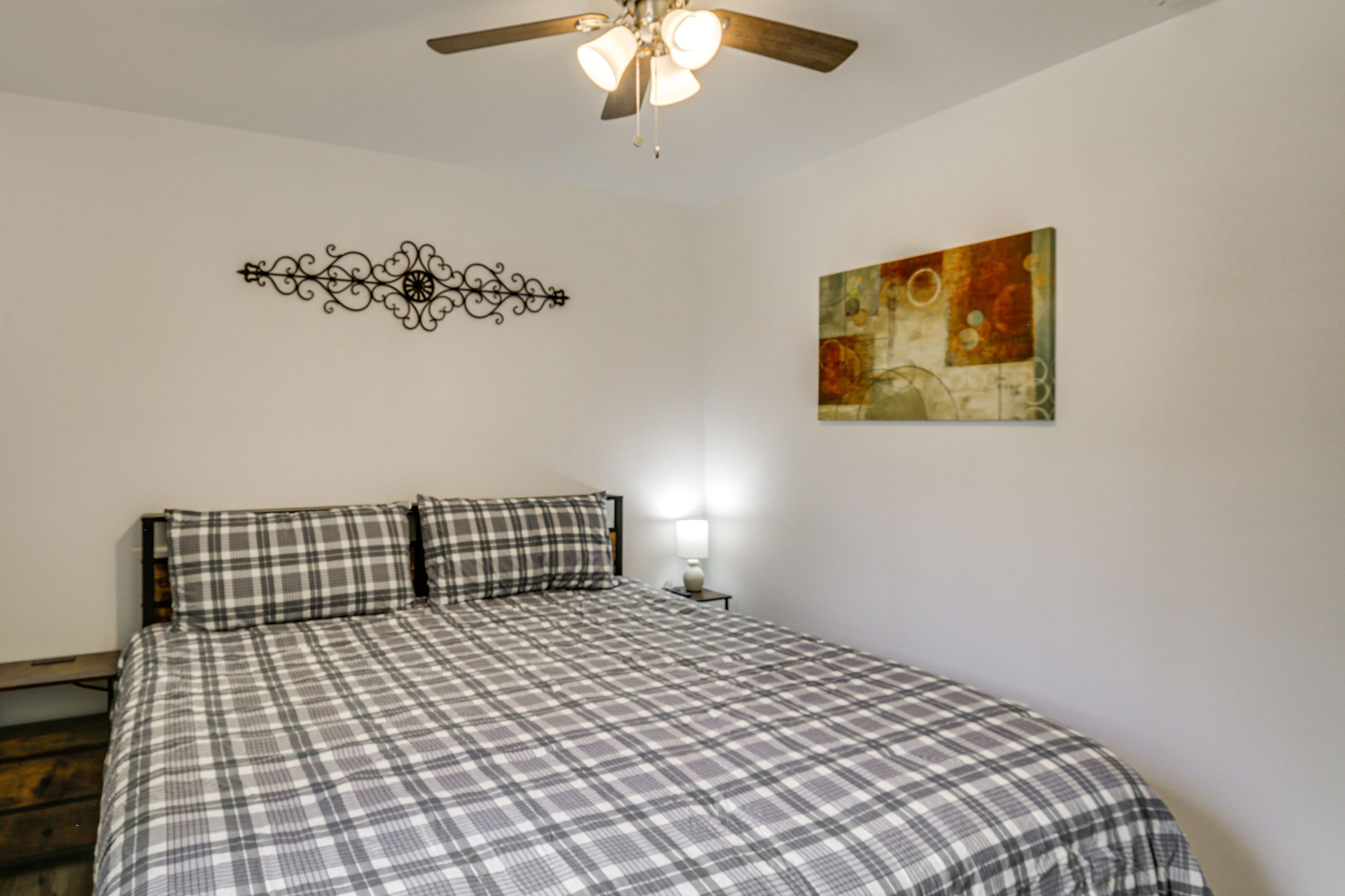 Bedroom 1 | King Bed