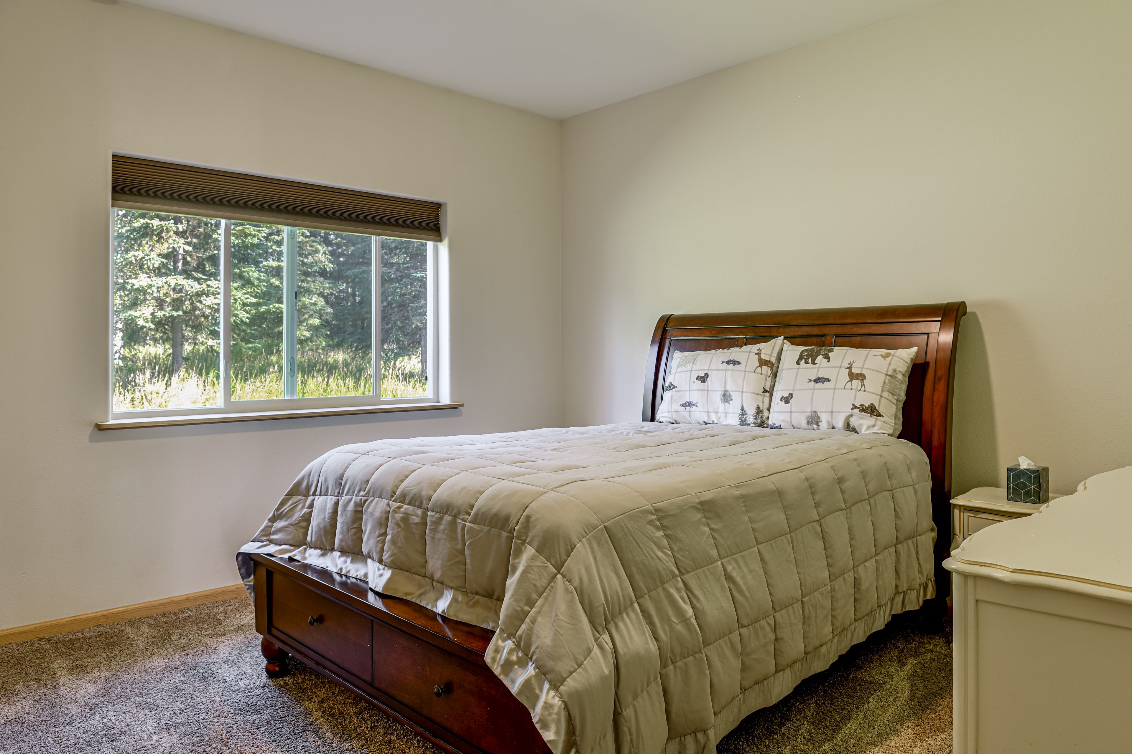 Bedroom 2 | Queen Bed