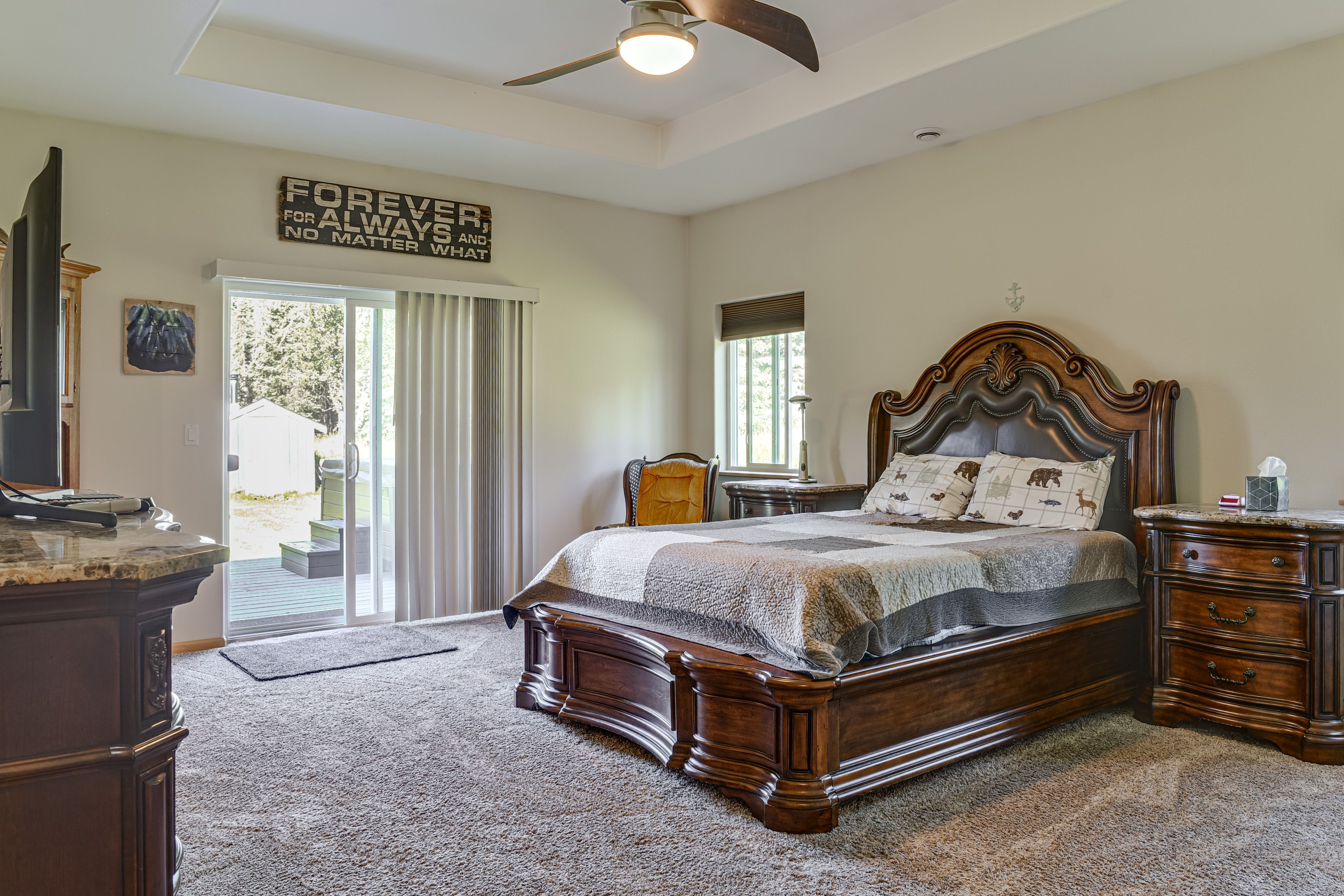 Bedroom 1 | Queen Bed