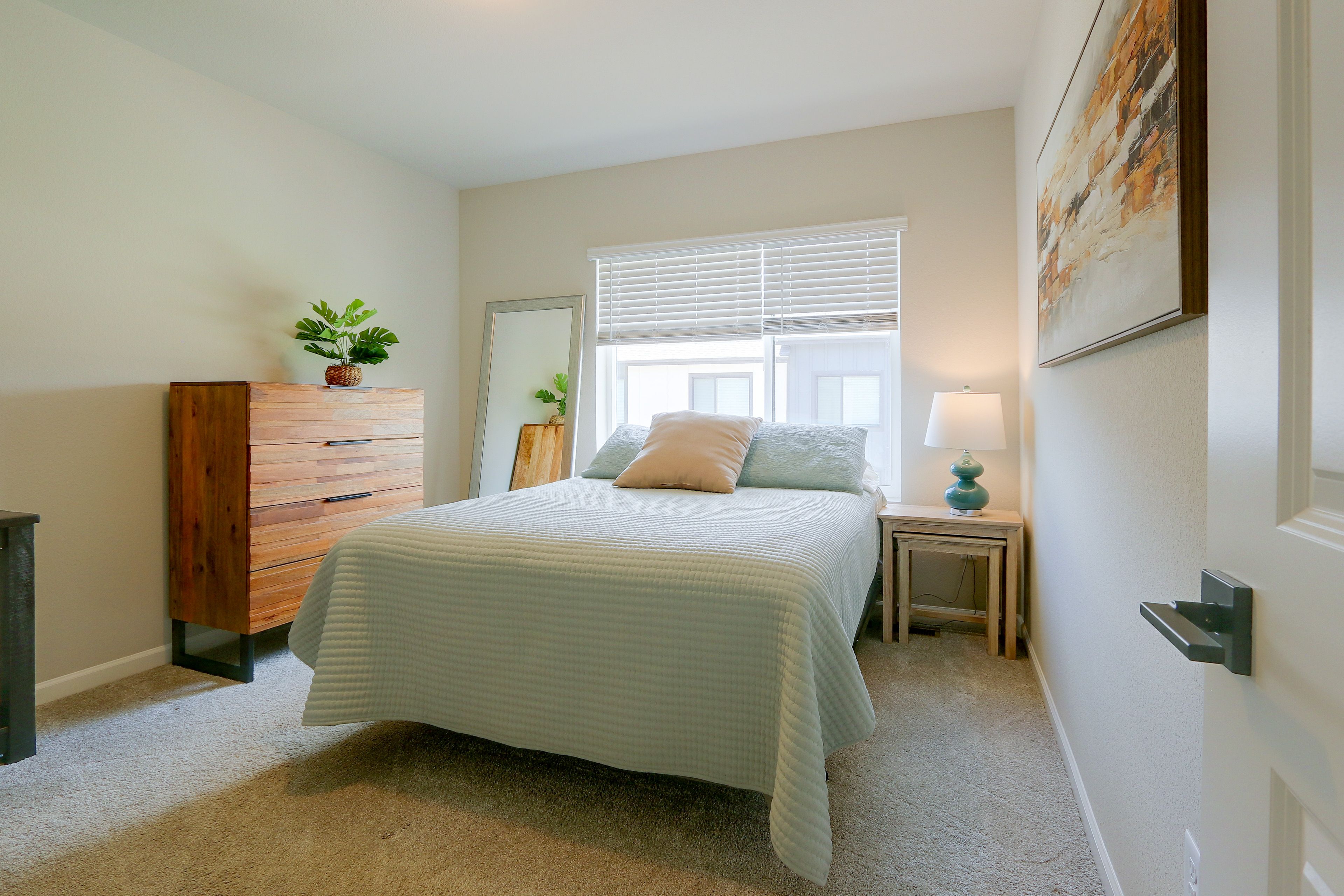 Bedroom | Queen Bed | 3rd Floor