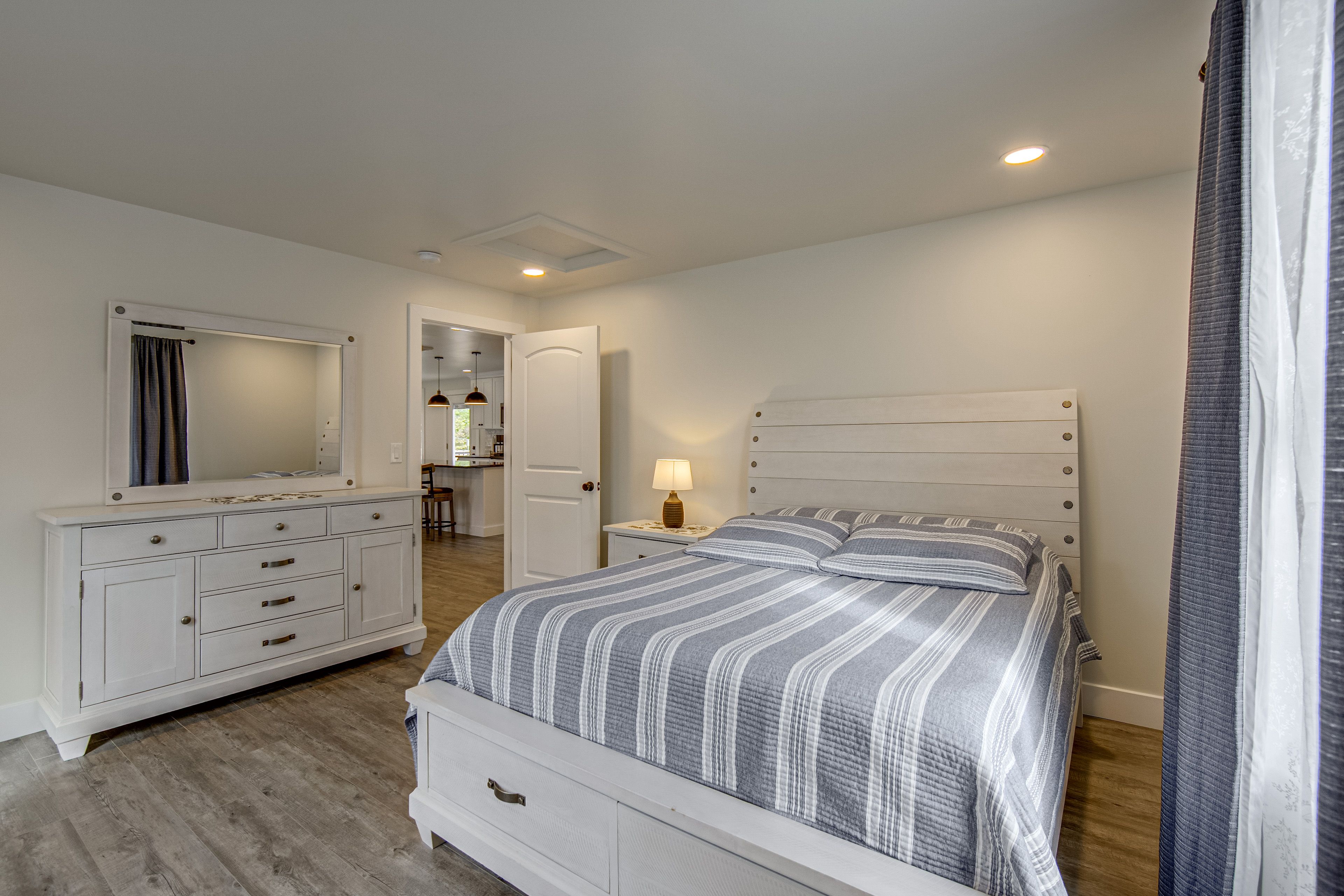 Bedroom 3 | Queen Bed