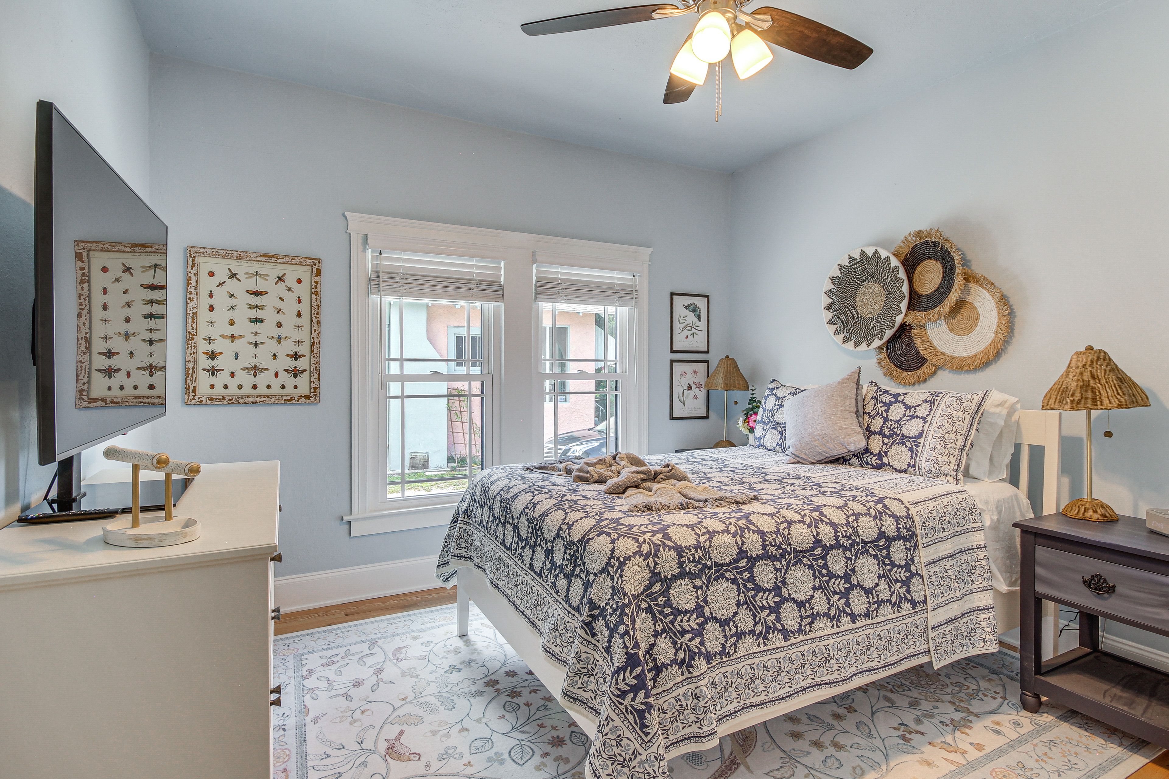 Bedroom | Queen Bed