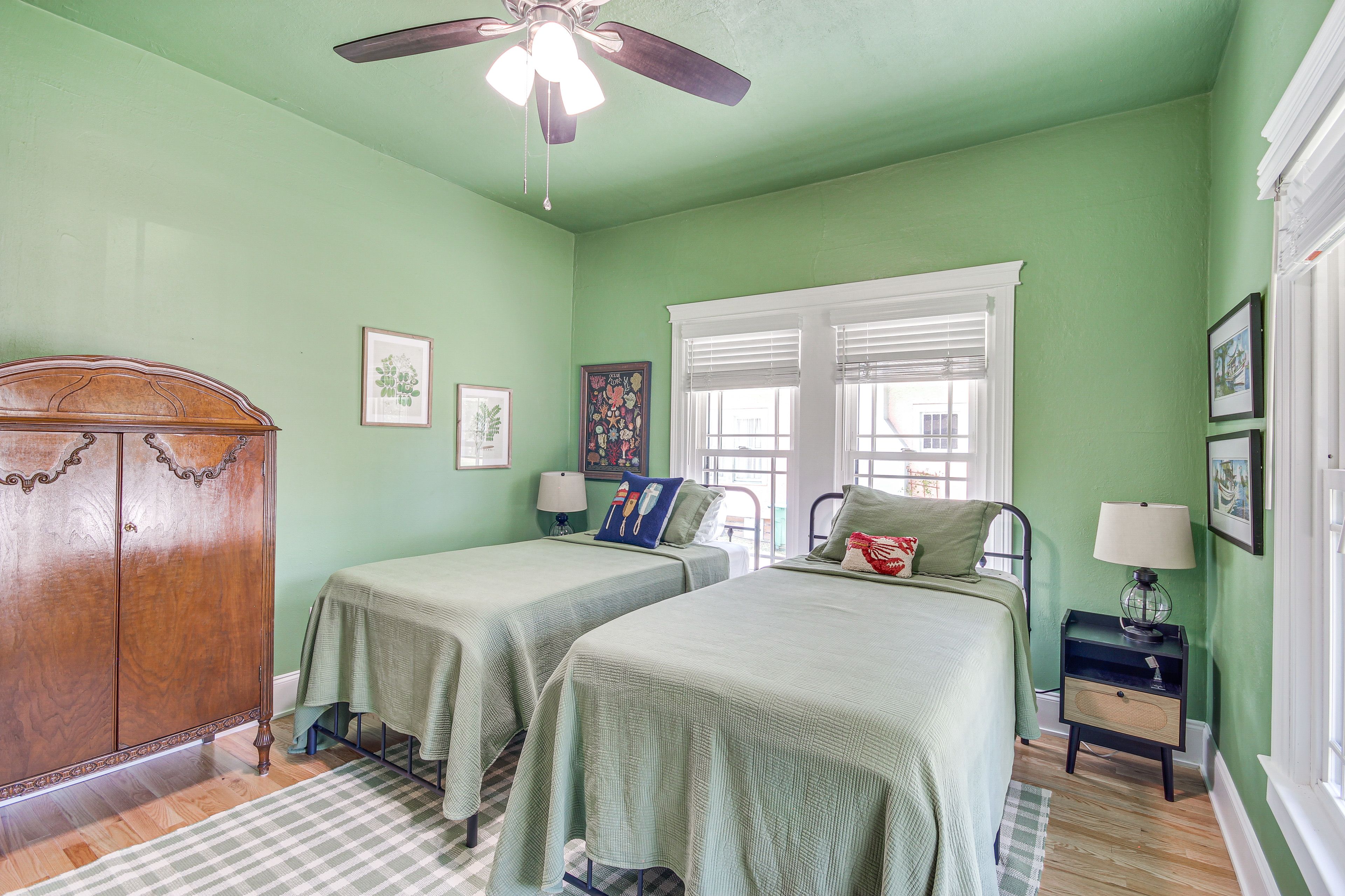 Bedroom | 2 Twin Beds