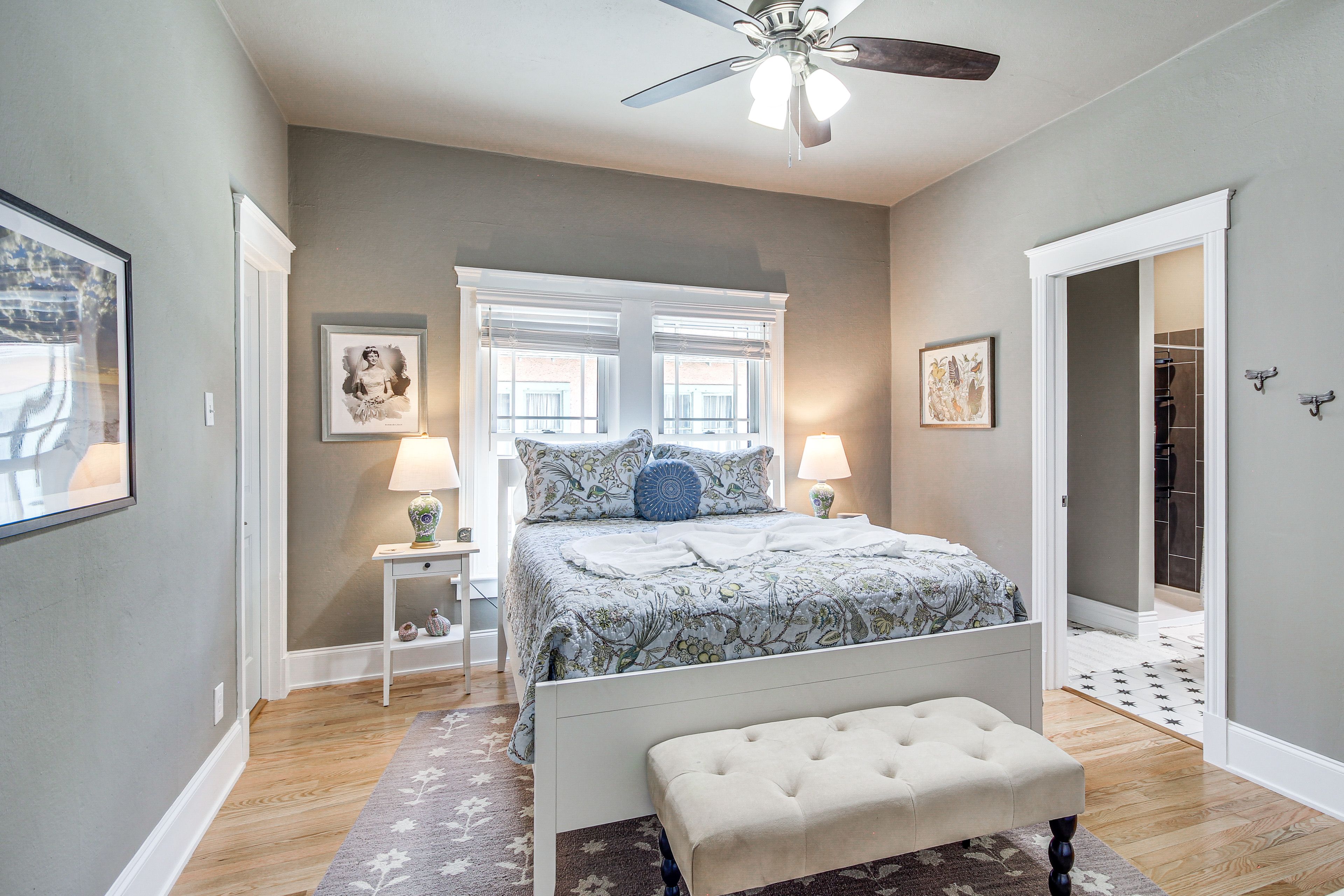 Bedroom | Queen Bed | En-Suite Bathroom