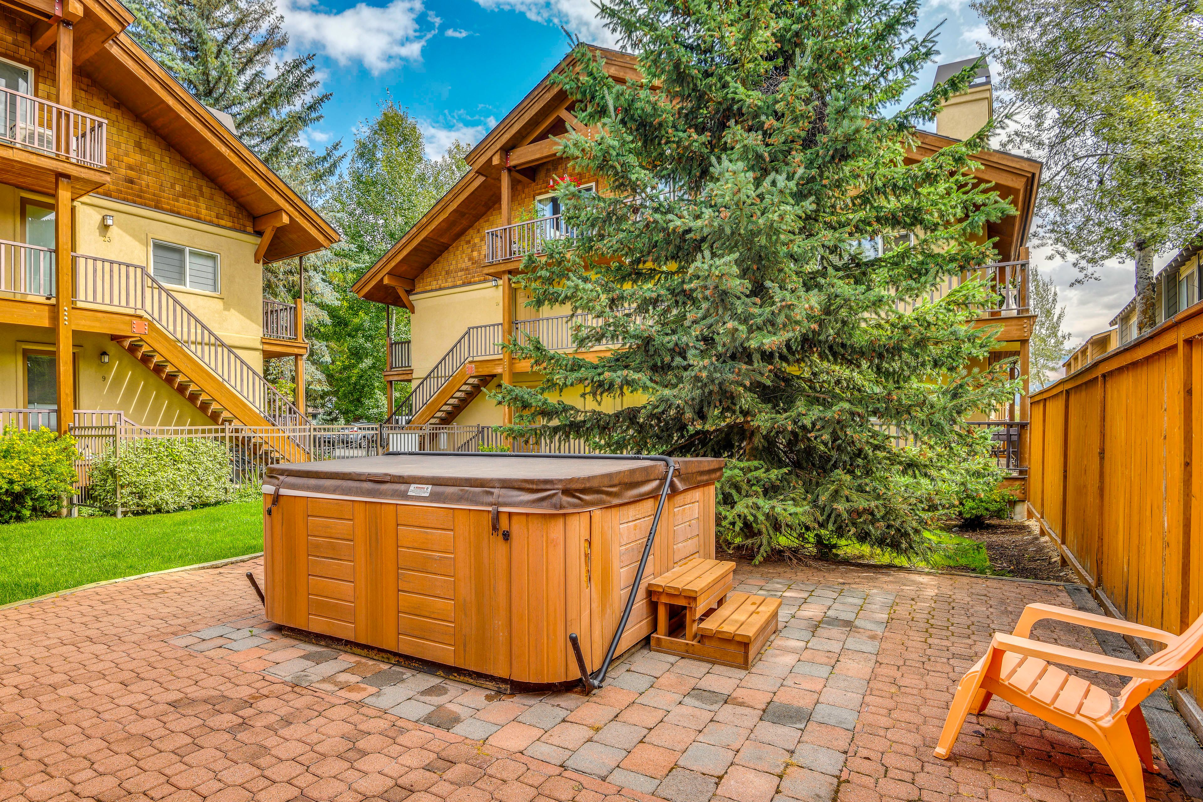 Crest View Community Amenities | Hot Tub