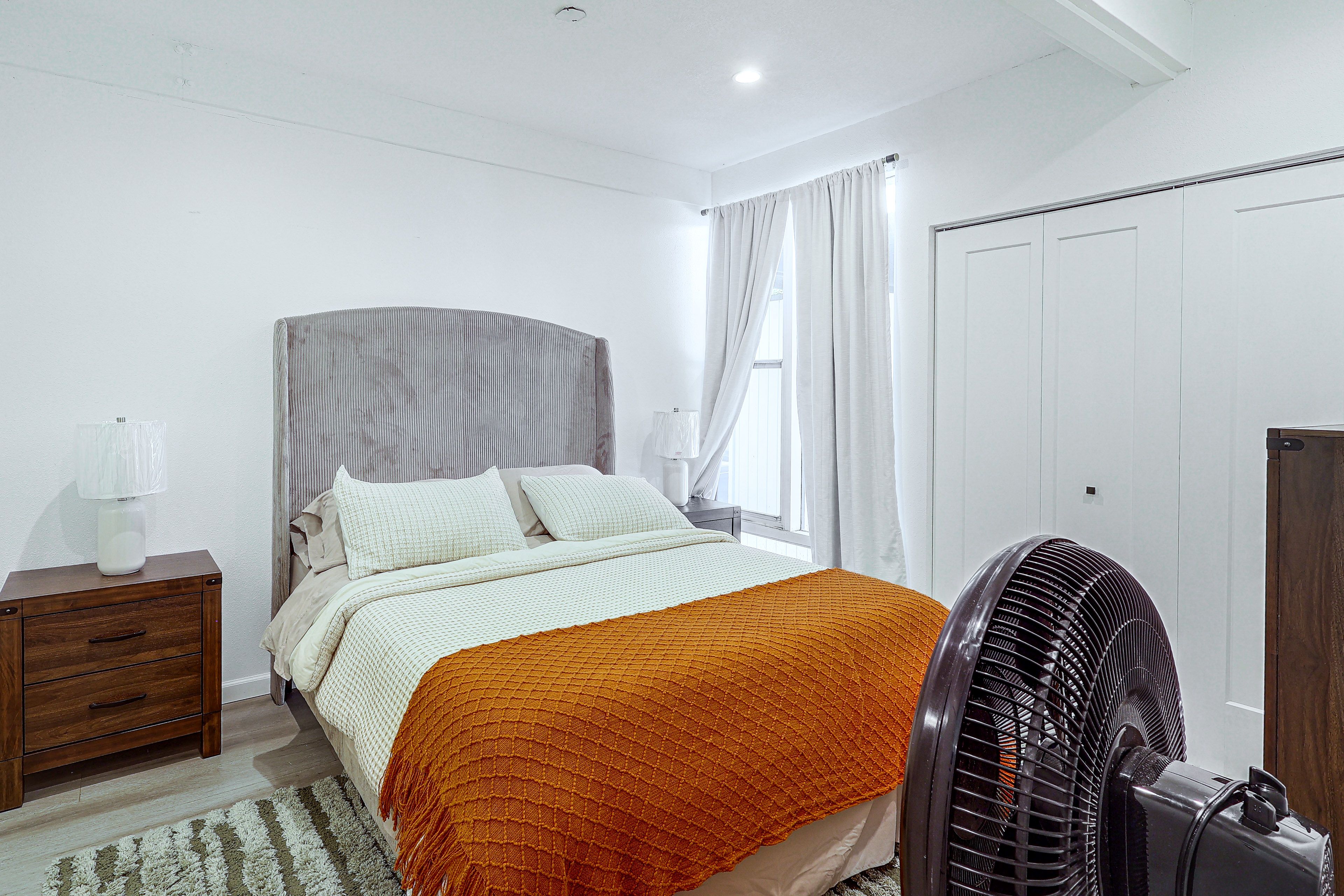 Bedroom 1 | Queen Bed