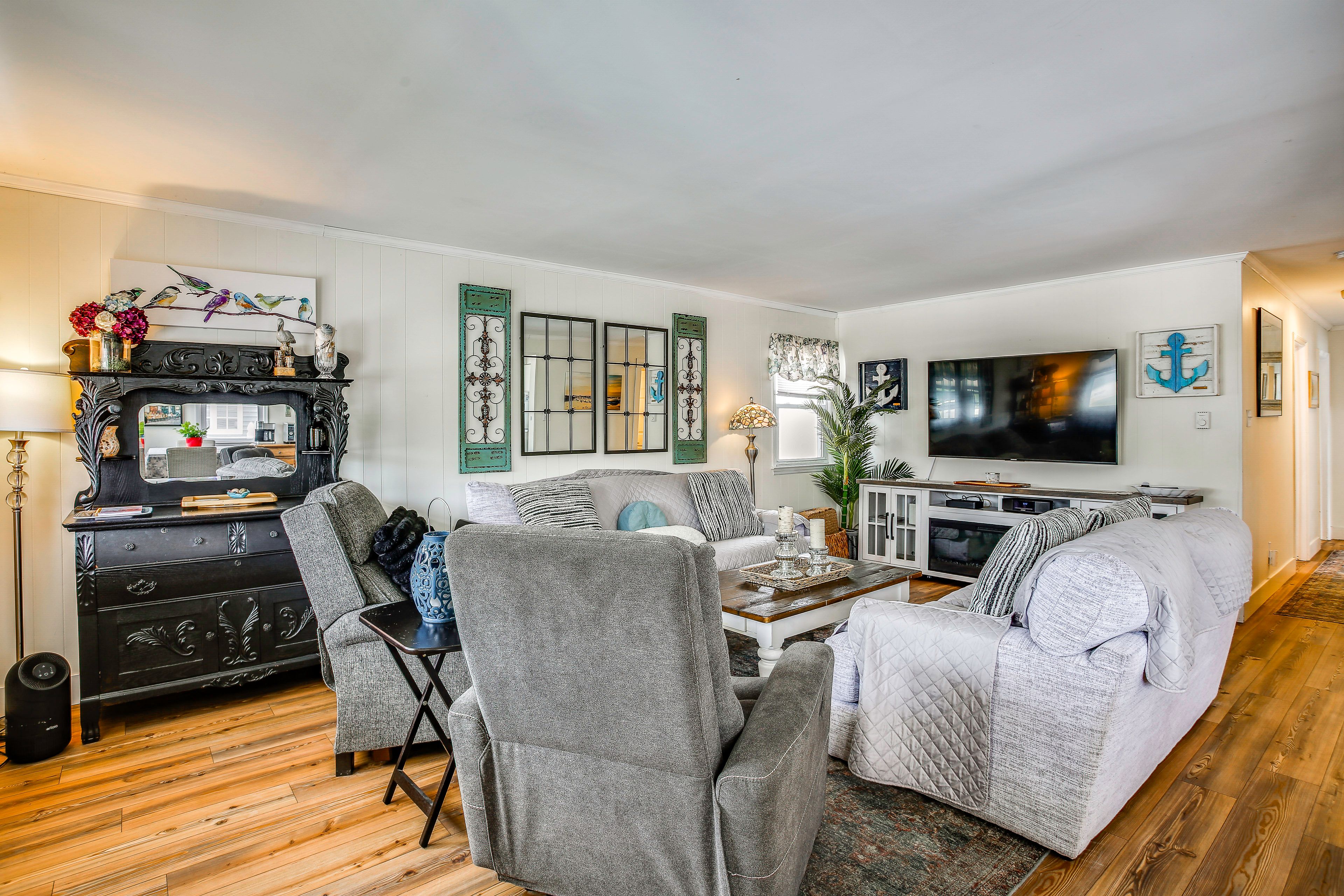 Unit 1 Interior | Living Room