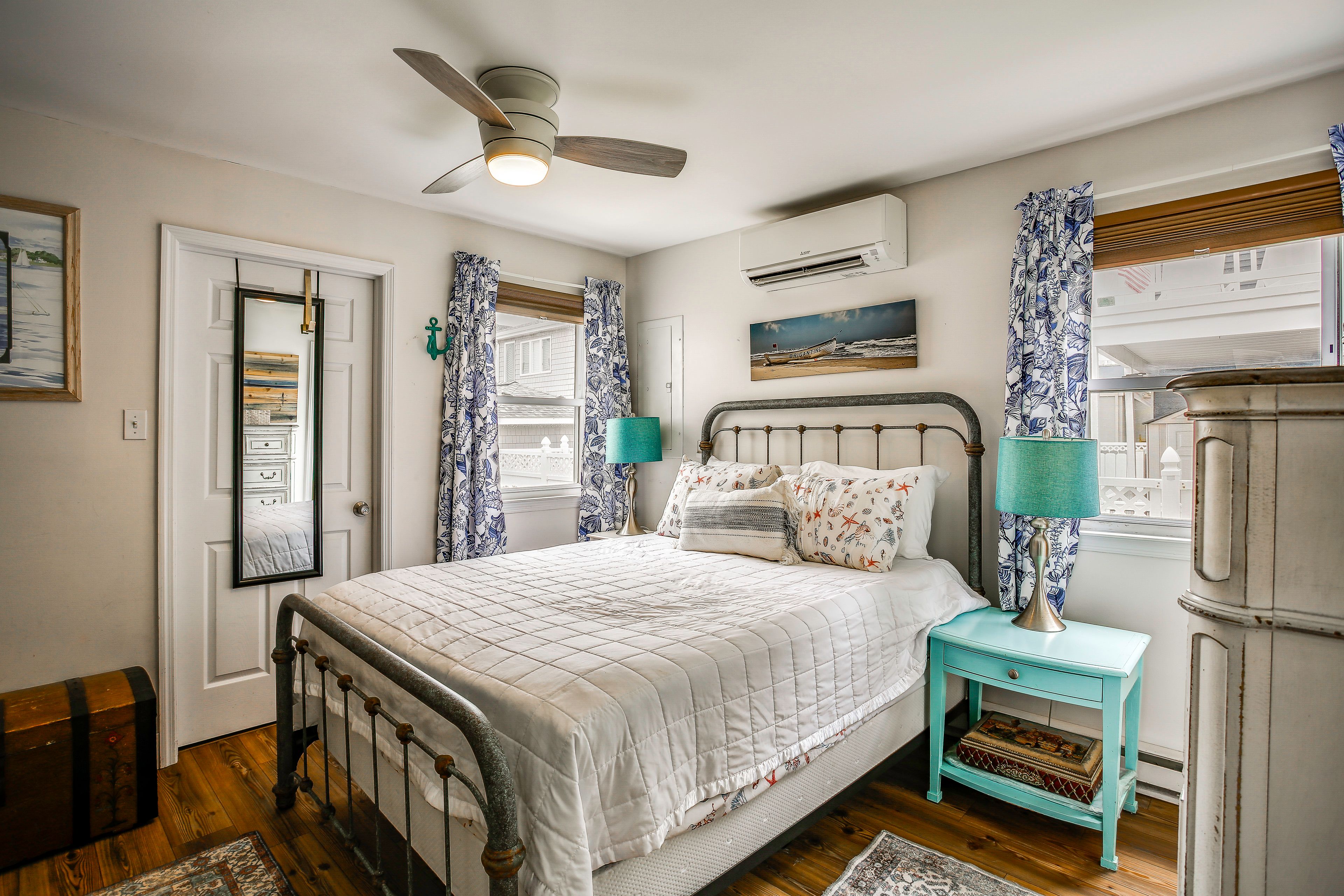 Bedroom 1 | Queen Bed
