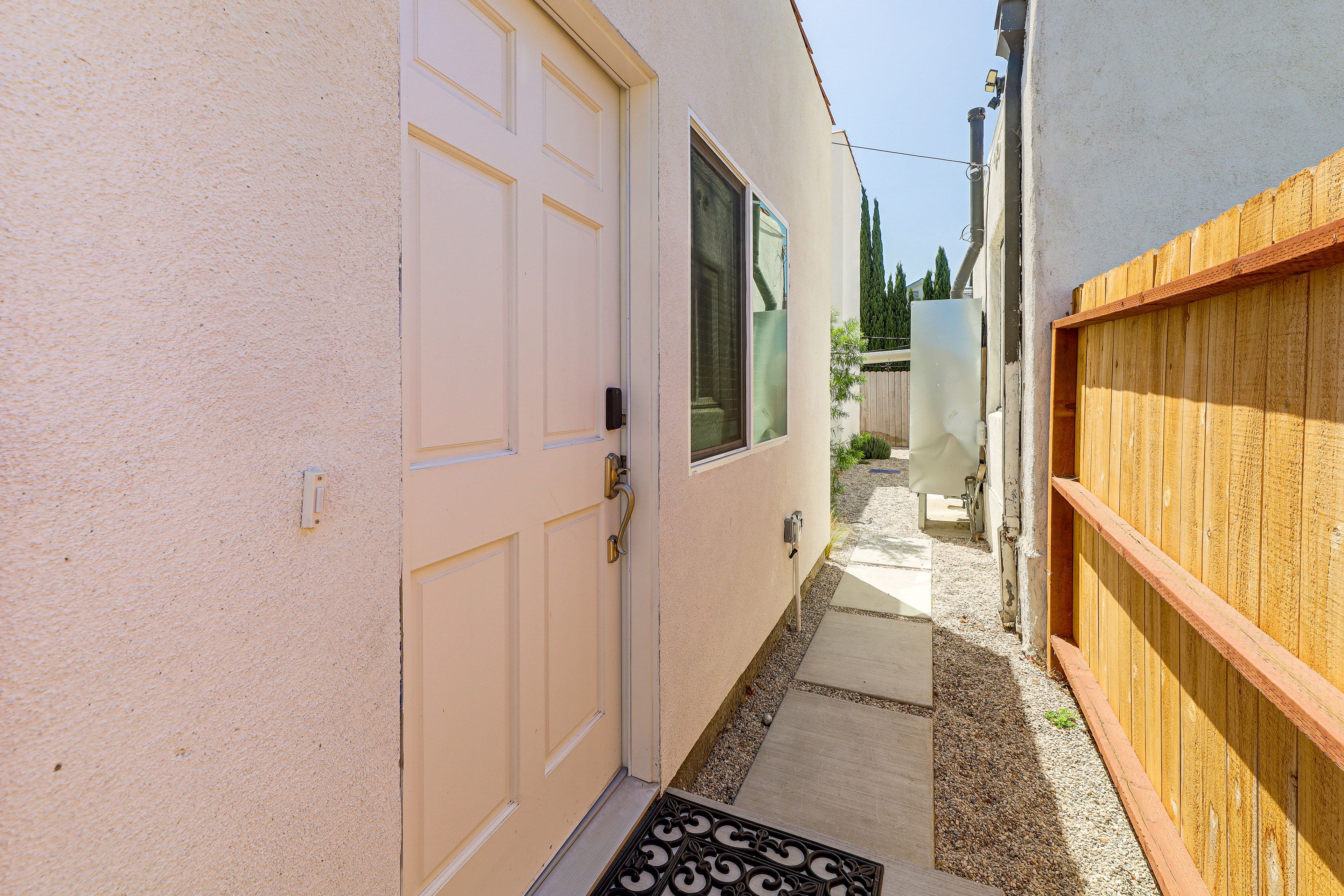 Entrance | 1 Step Required | Privacy Fence