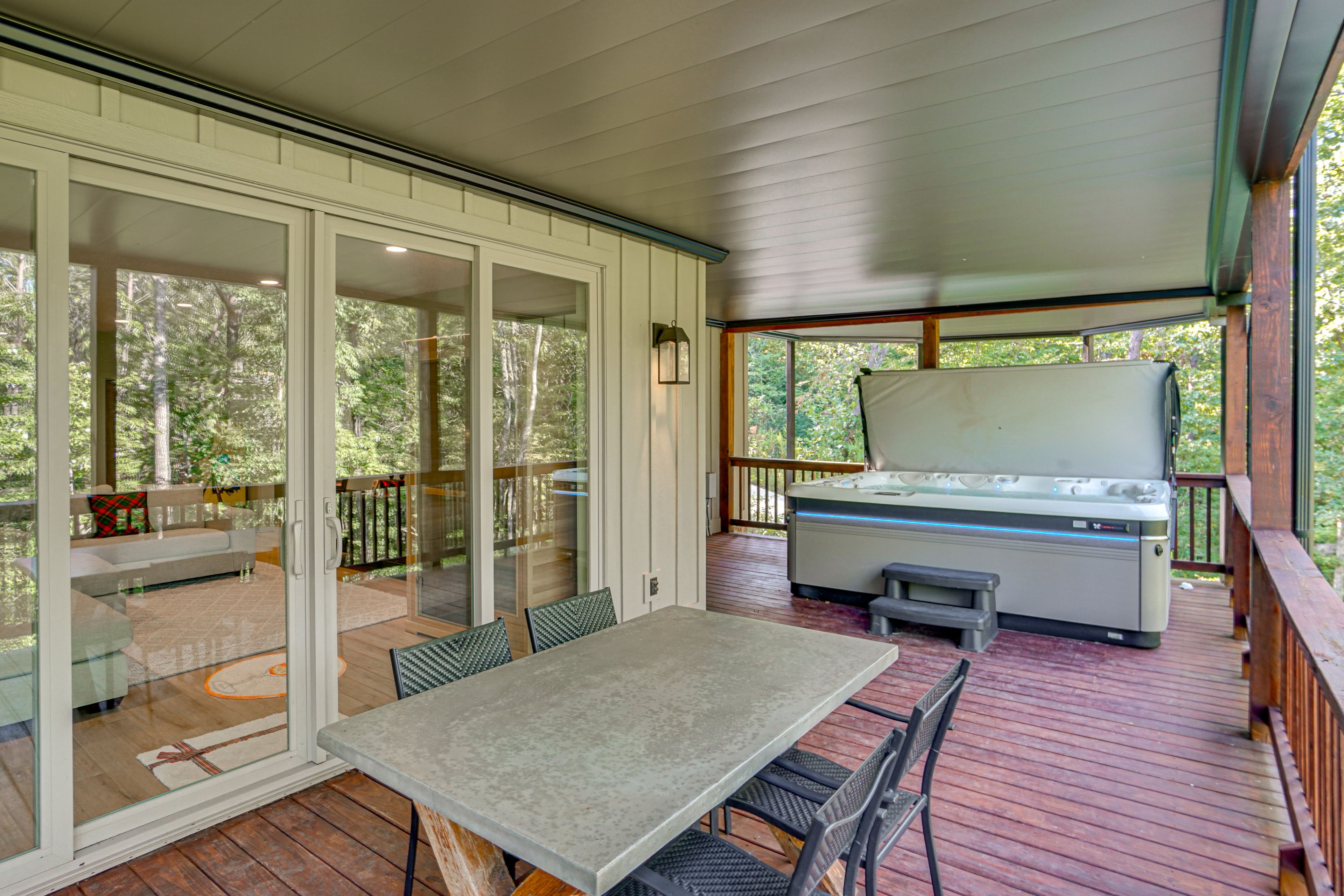 Covered Deck | Hot Tub