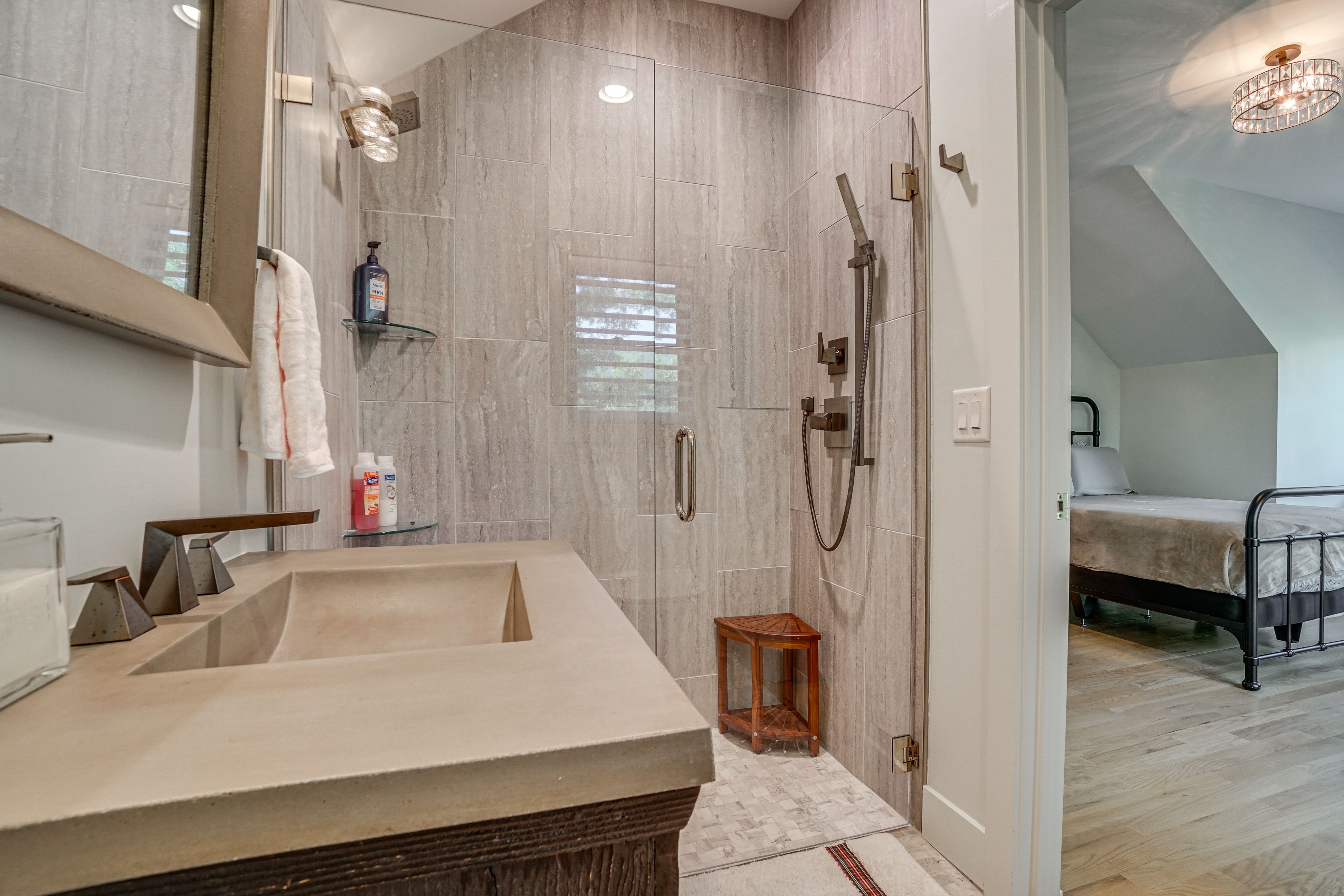 Bathroom | Upper Floor