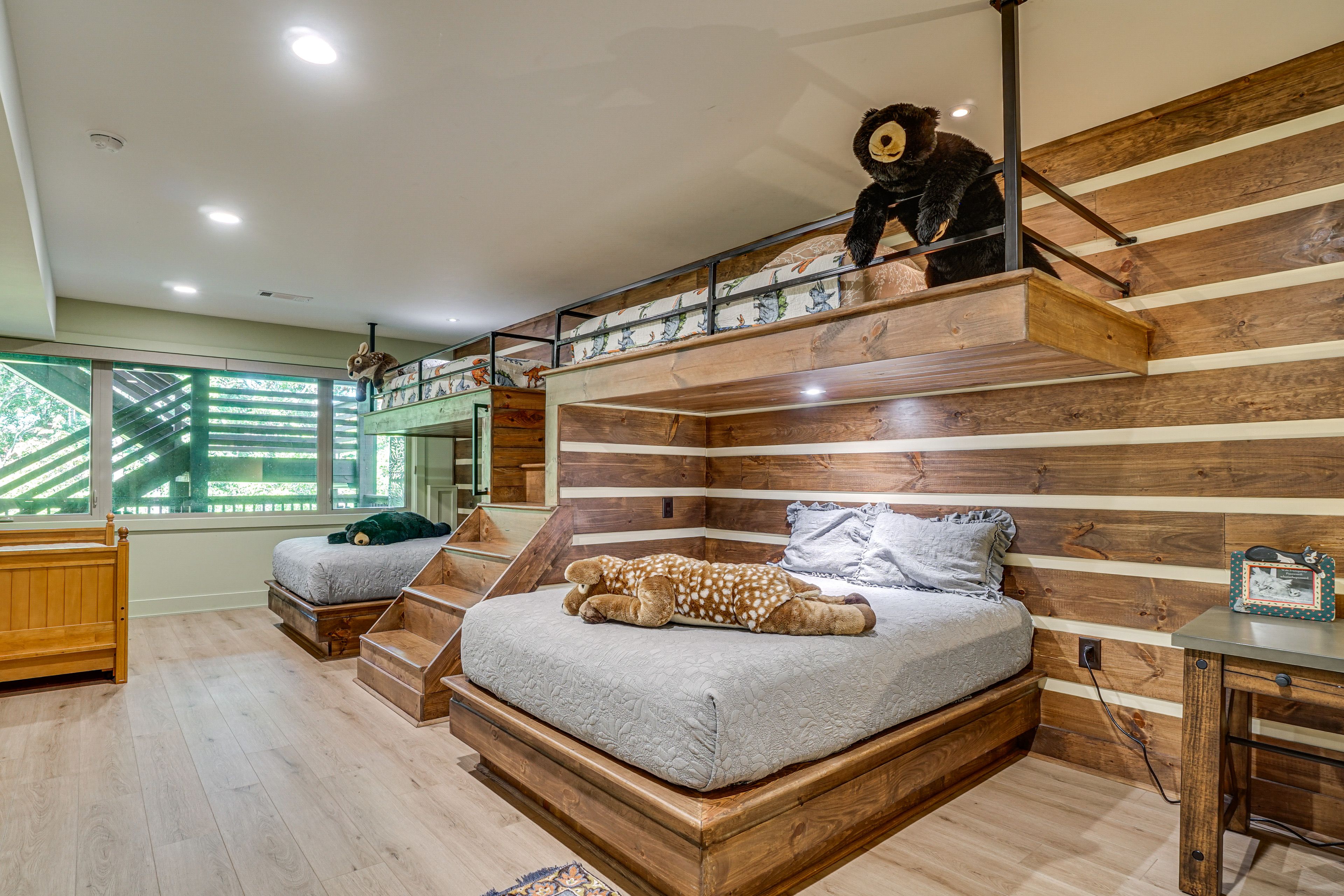 Bedroom | 2 Queen Beds | 2 Lofted Twin Beds | Sleeper Sofa | Lower Floor