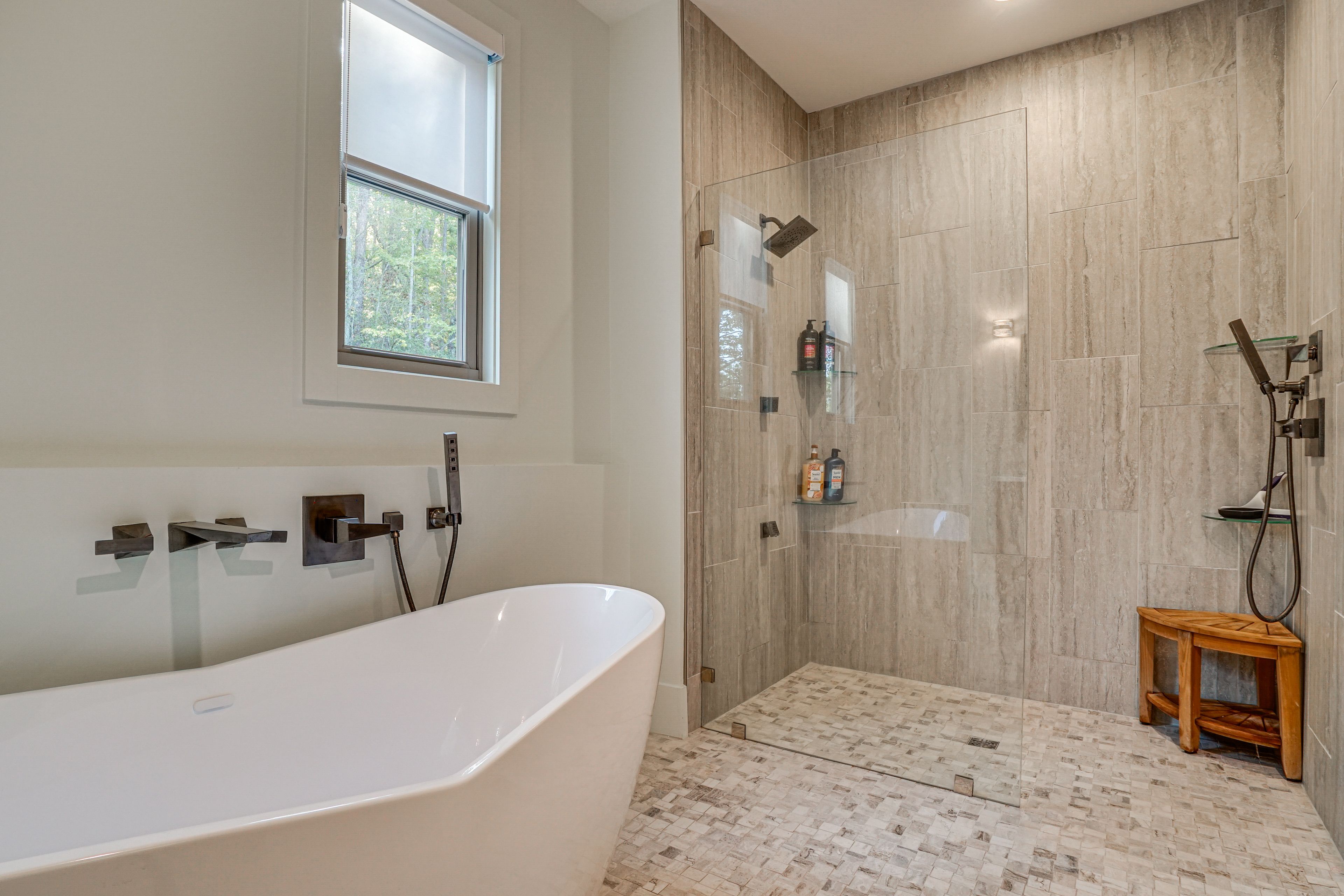 Bathroom | Main Floor