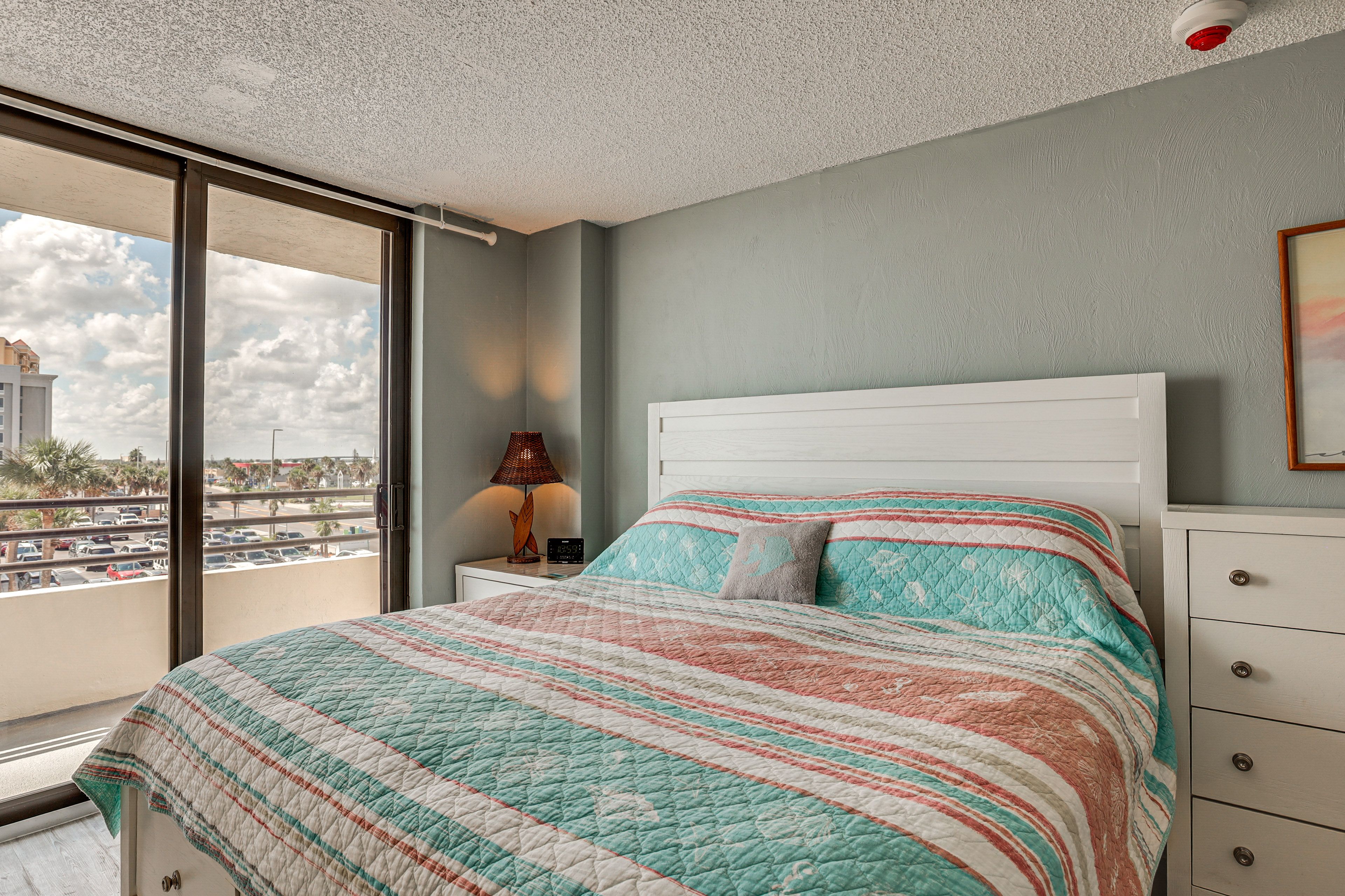 Bedroom 1 | King Bed