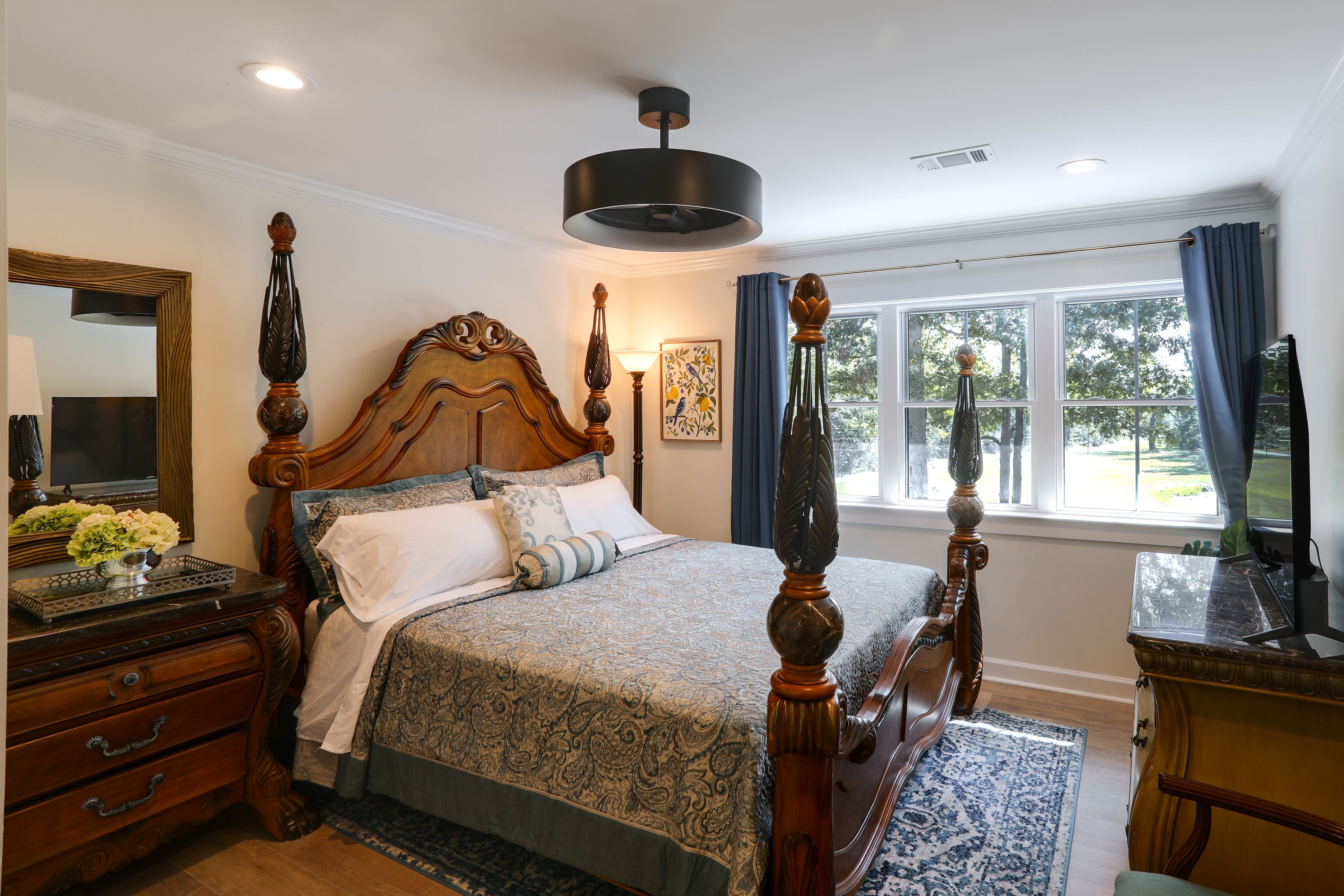 Bedroom | King Bed